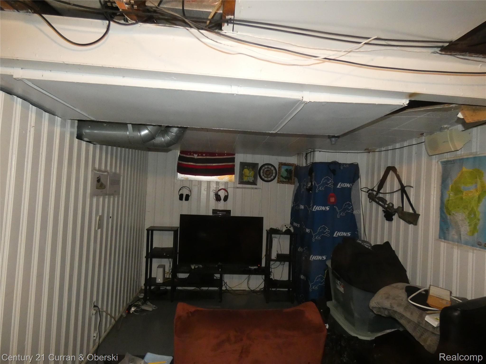 18959 Rockcastle Street Property Photo 21