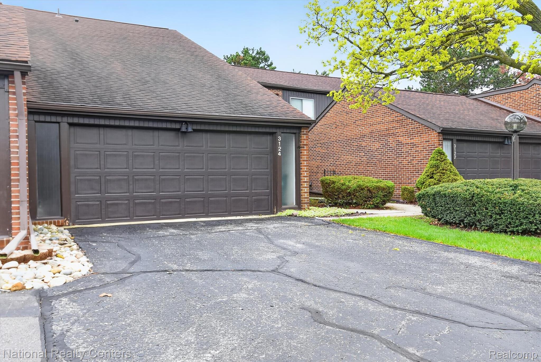 3124 Lindenwood Drive Property Photo 2