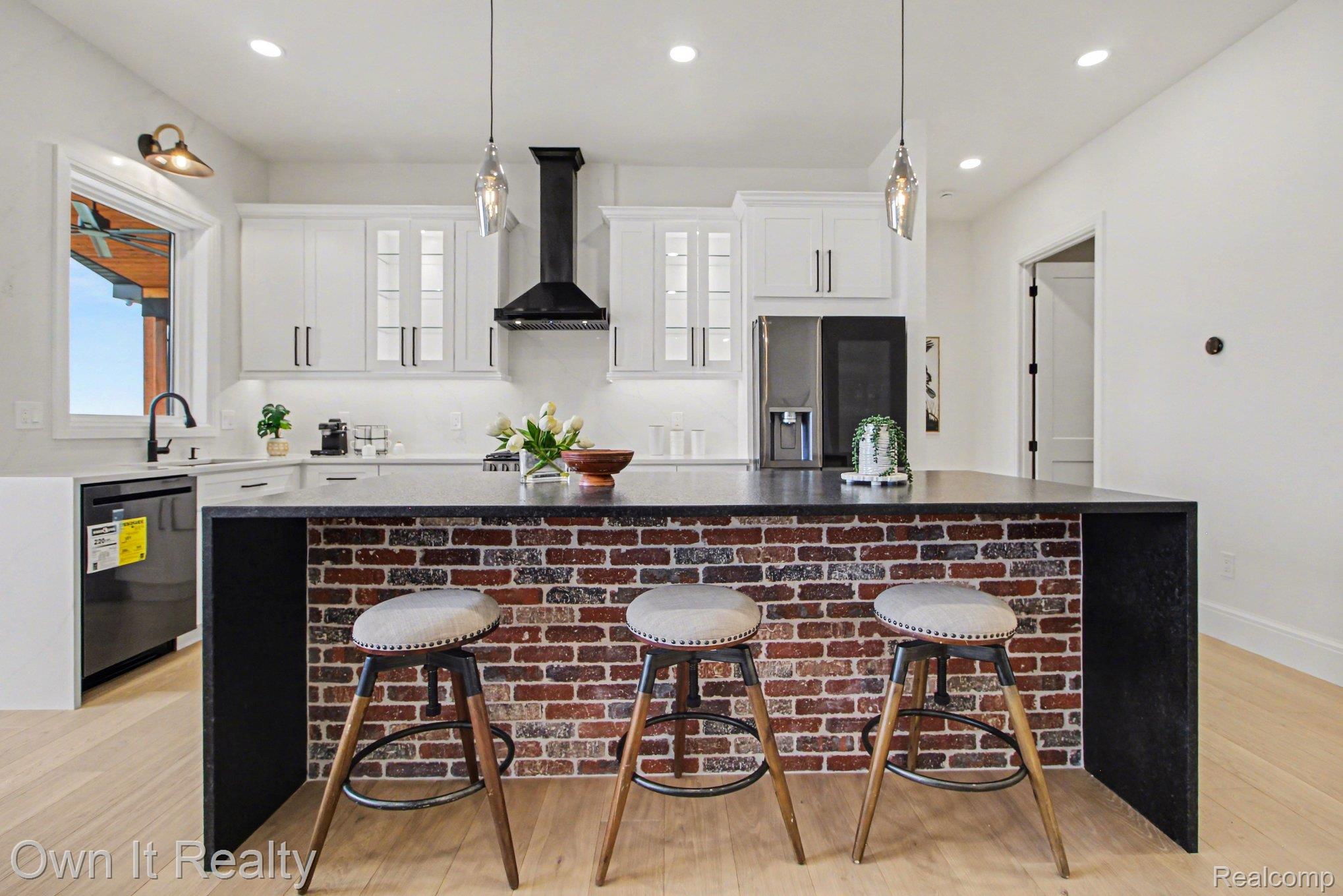 2020 Edgewater Street Property Photo 12
