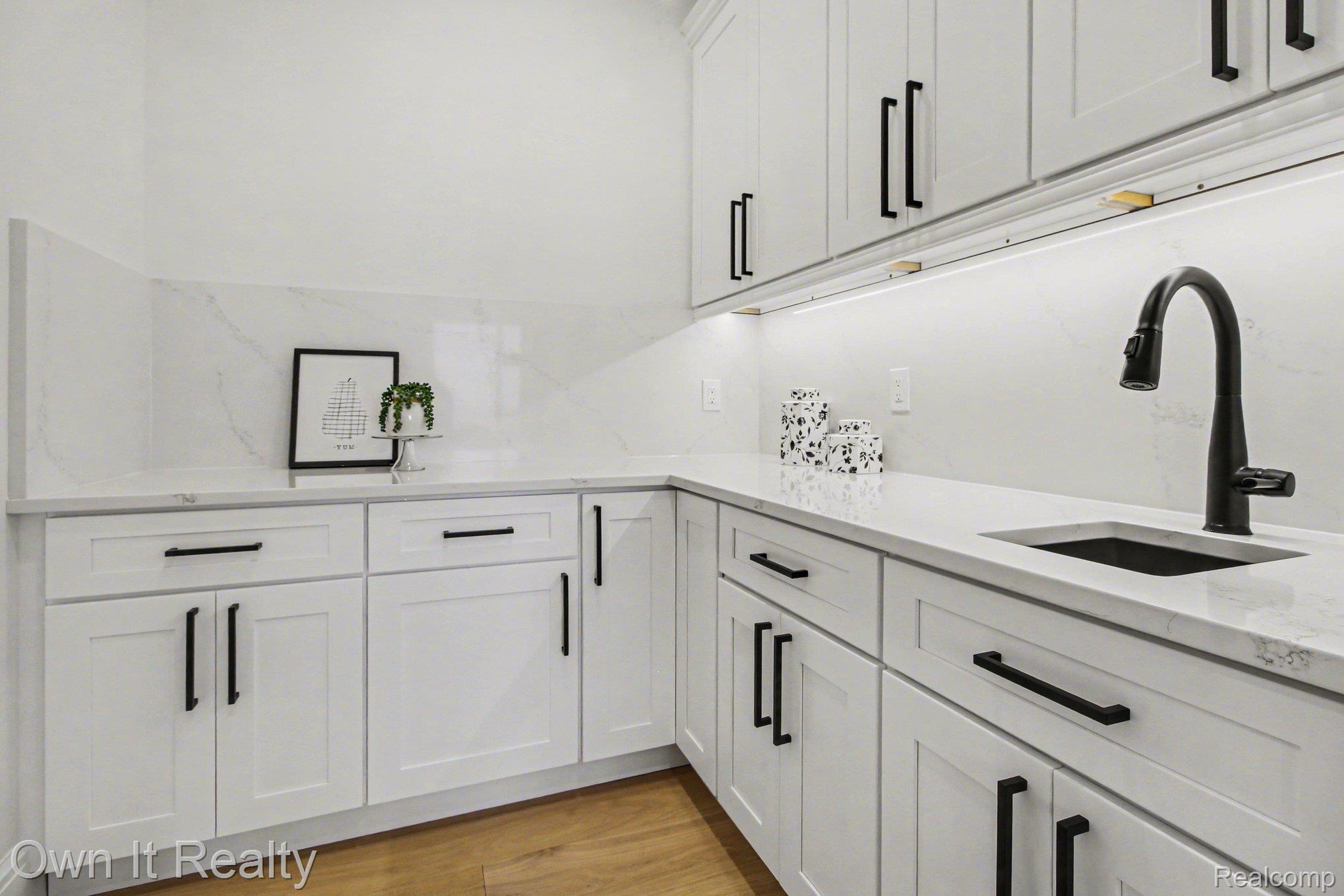 2020 Edgewater Street Property Photo 16