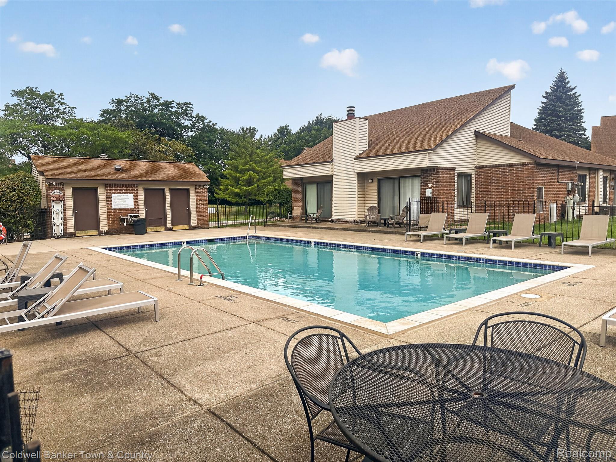 6689 Ridgefield Circle 201 Property Photo 4