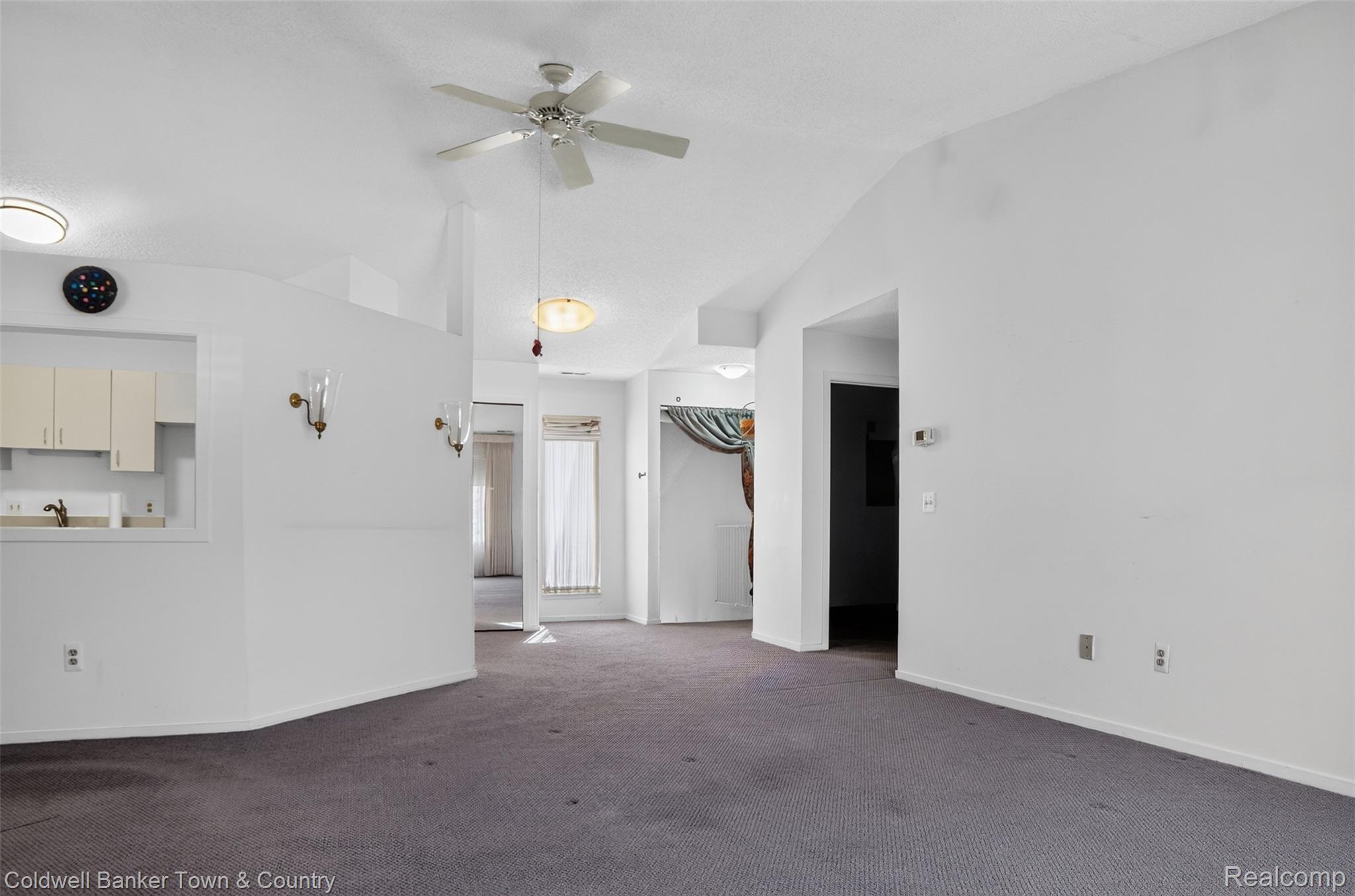 6689 Ridgefield Circle 201 Property Photo 7