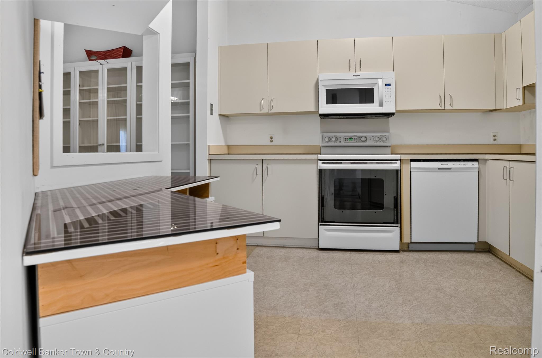 6689 Ridgefield Circle 201 Property Photo 18