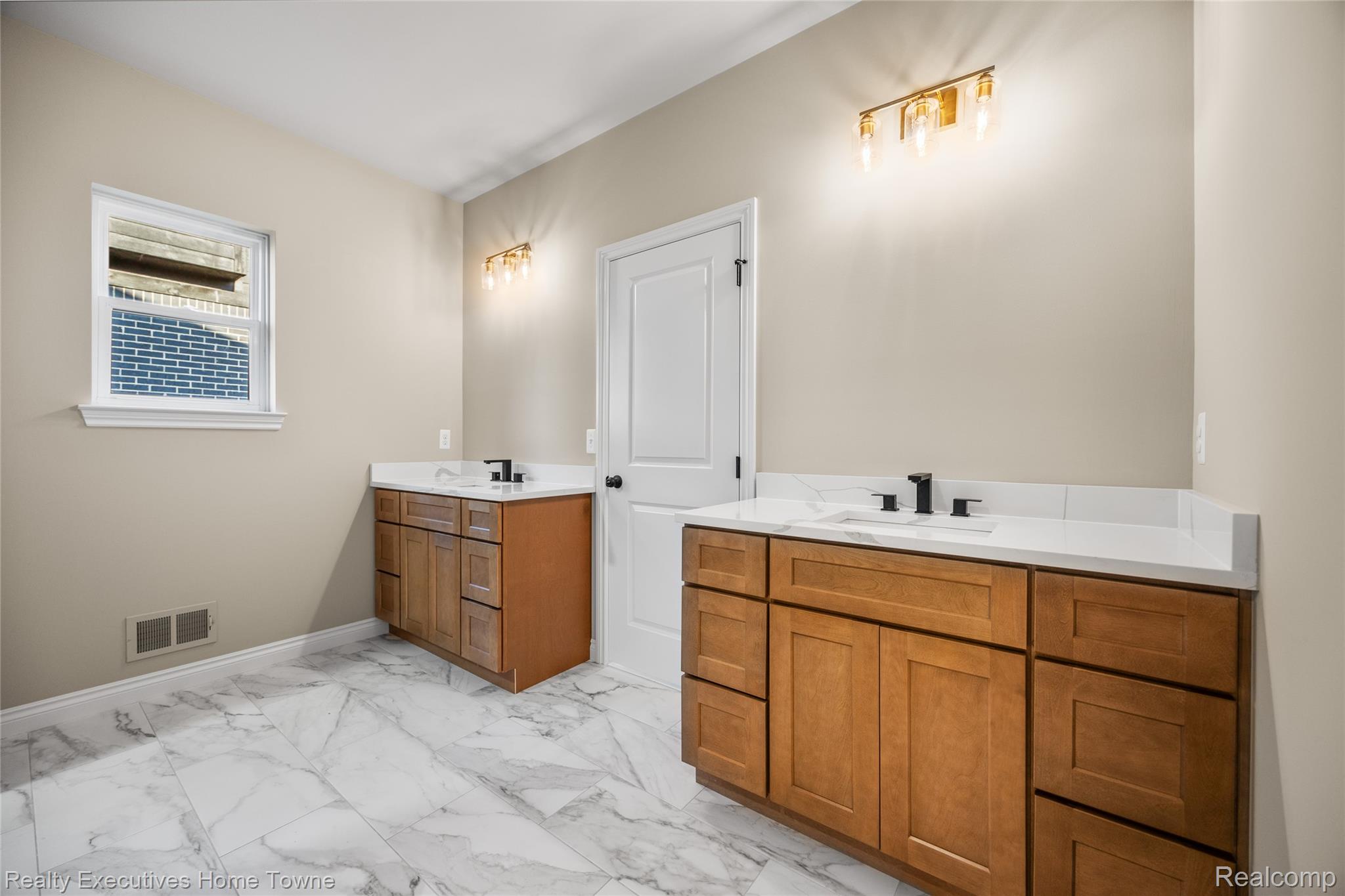35071 Woodside Drive Property Photo 25
