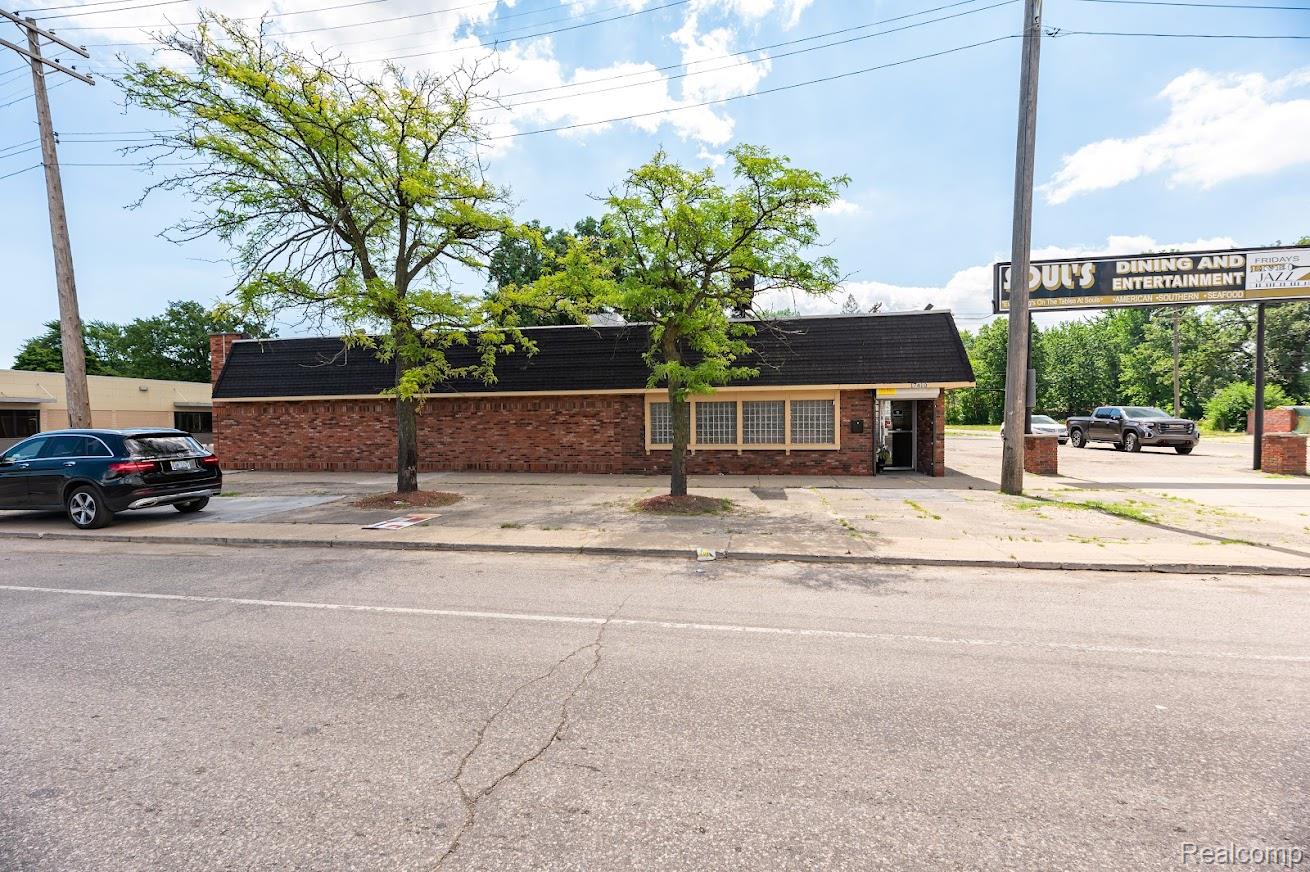 17420 E Warren Property Photo 3