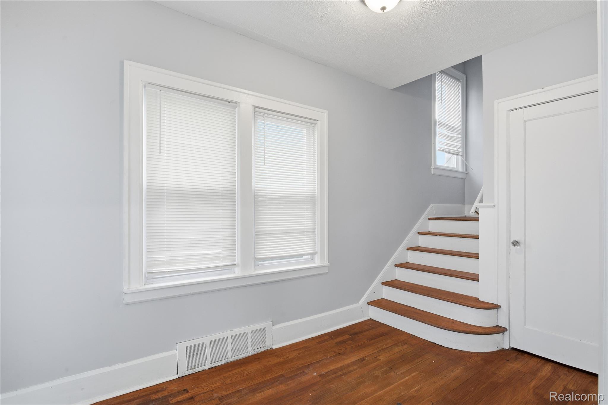 229 Eason Street Property Photo 9