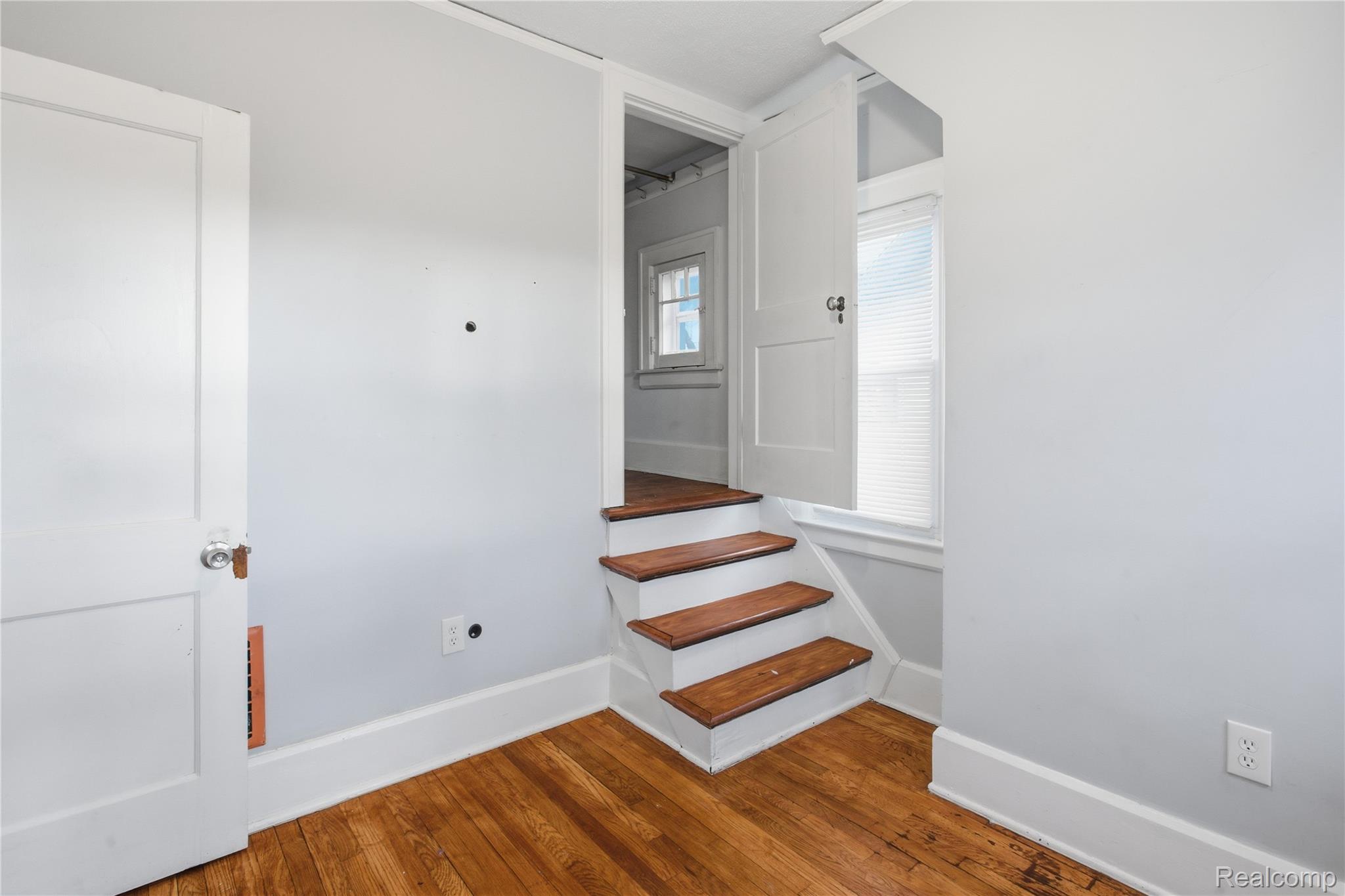 229 Eason Street Property Photo 34