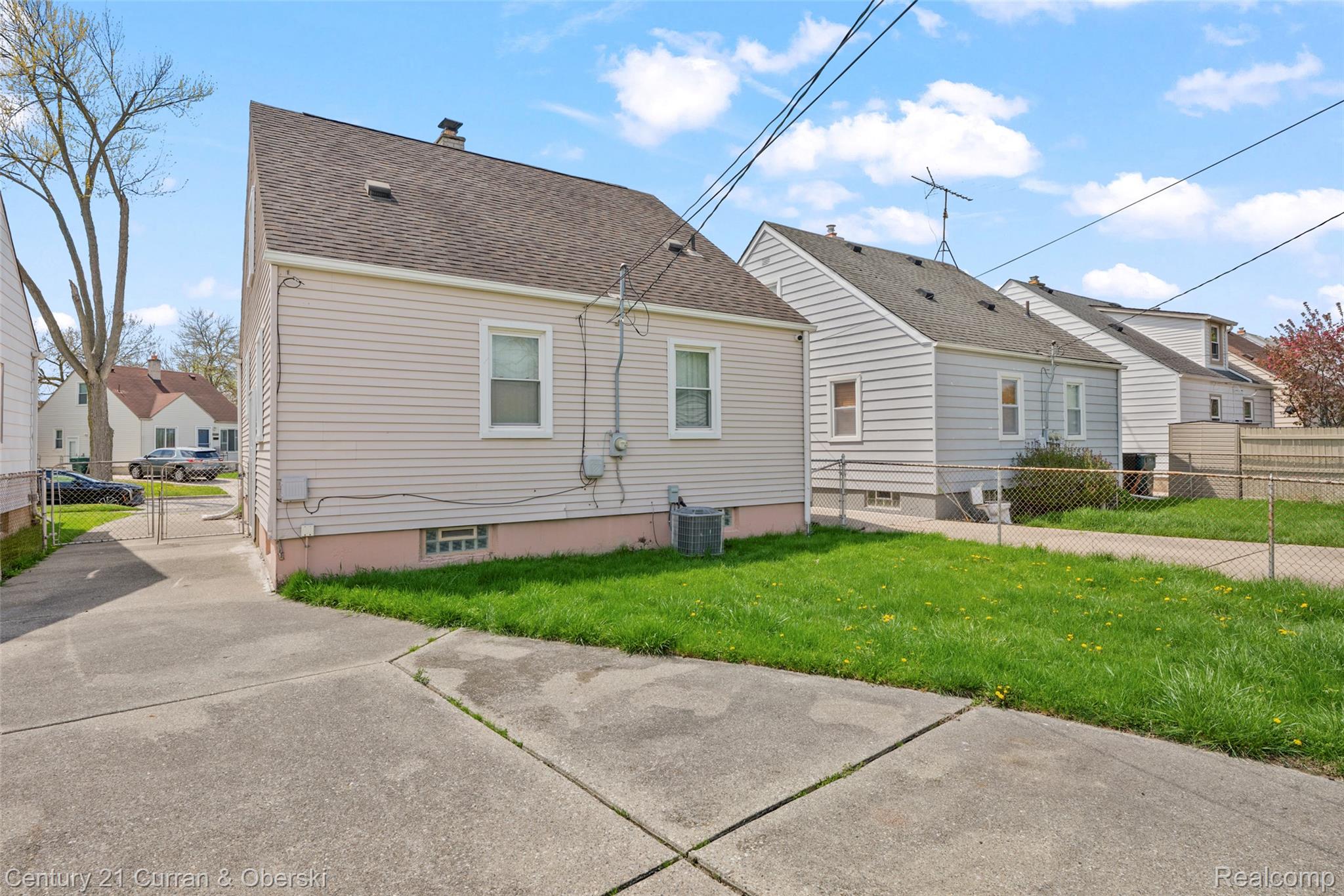 2324 Minnie Street Property Photo 5