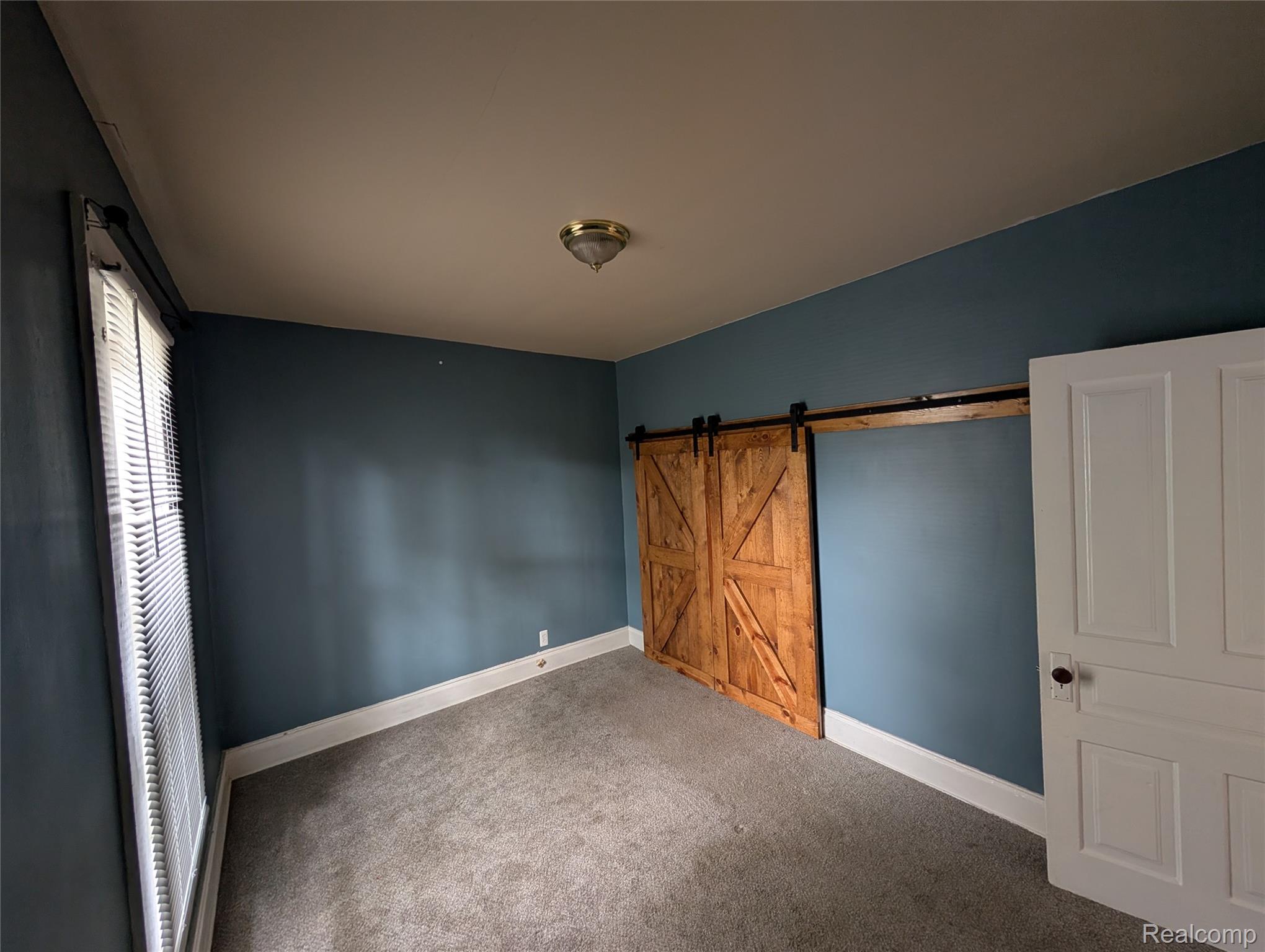 220 W Park Street Property Photo 6