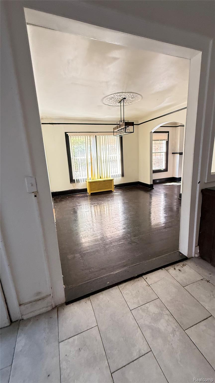 3211 Leslie Street Property Photo 4
