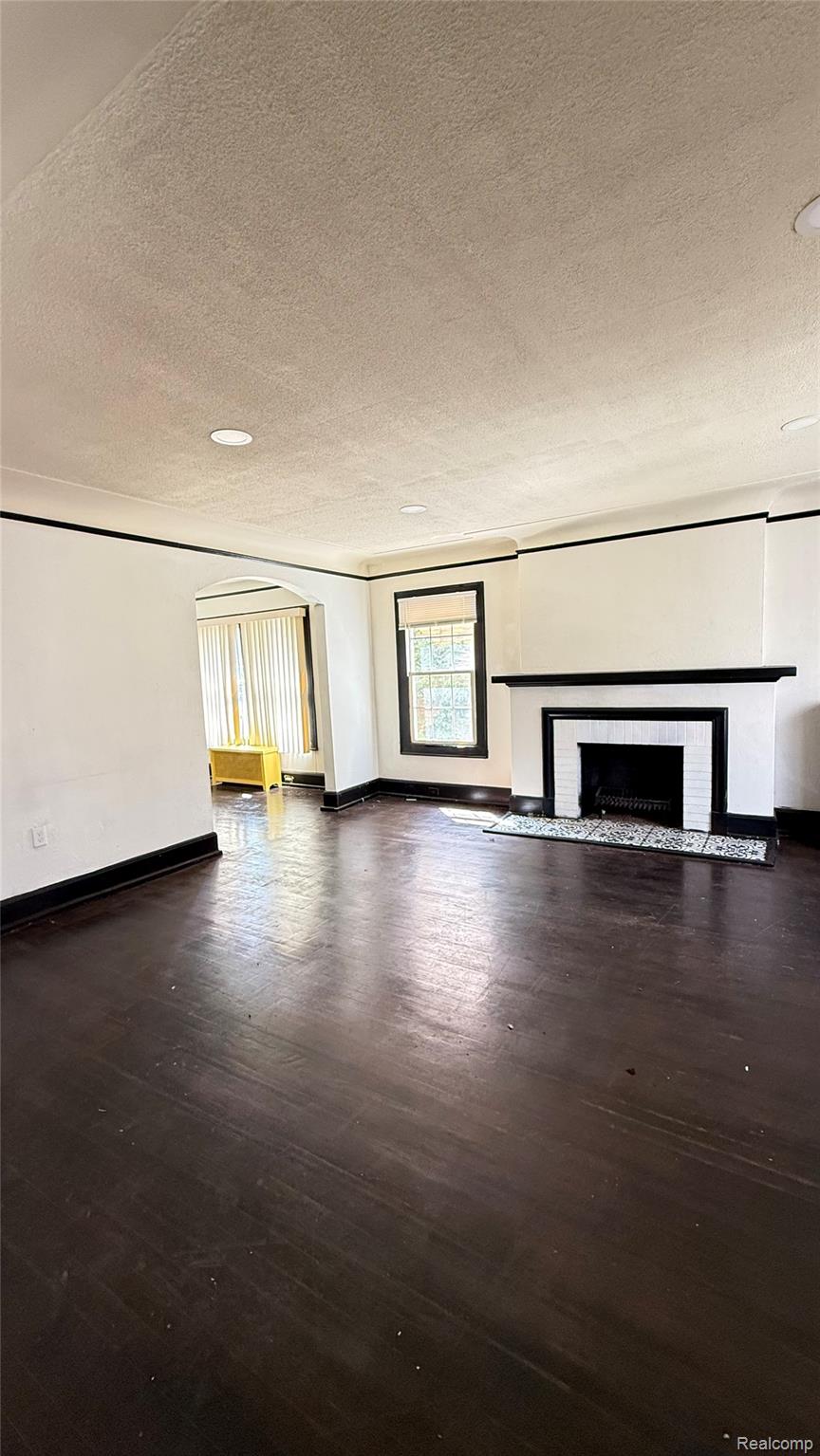 3211 Leslie Street Property Photo 8