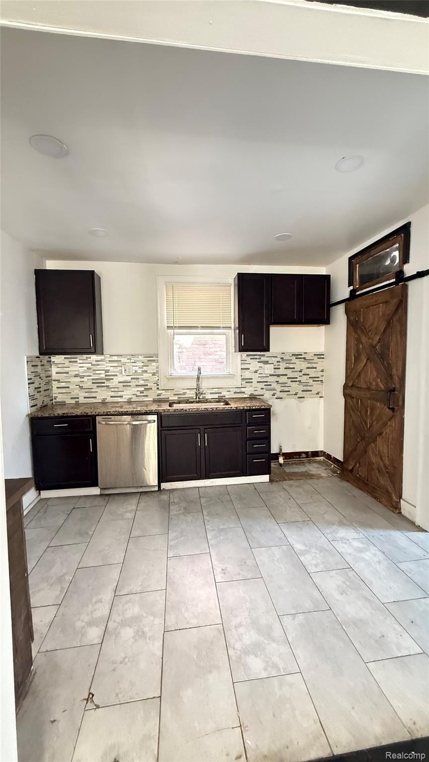 3211 Leslie Street Property Photo 12