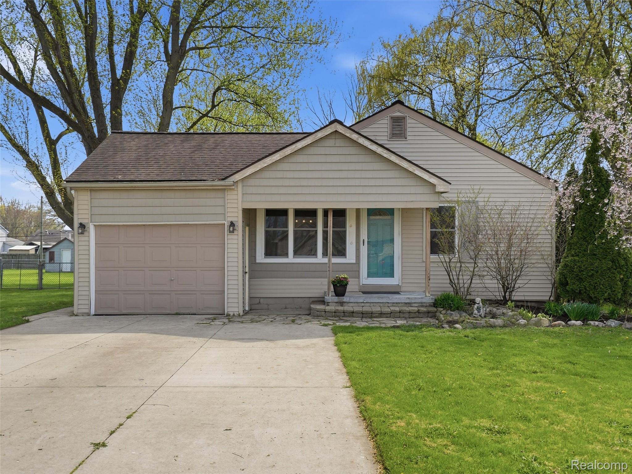 23564 Donaldson Street Property Photo 2