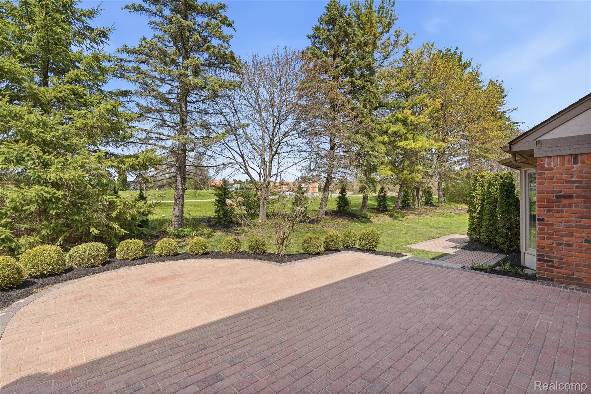 1906 Independence Court Property Photo 42