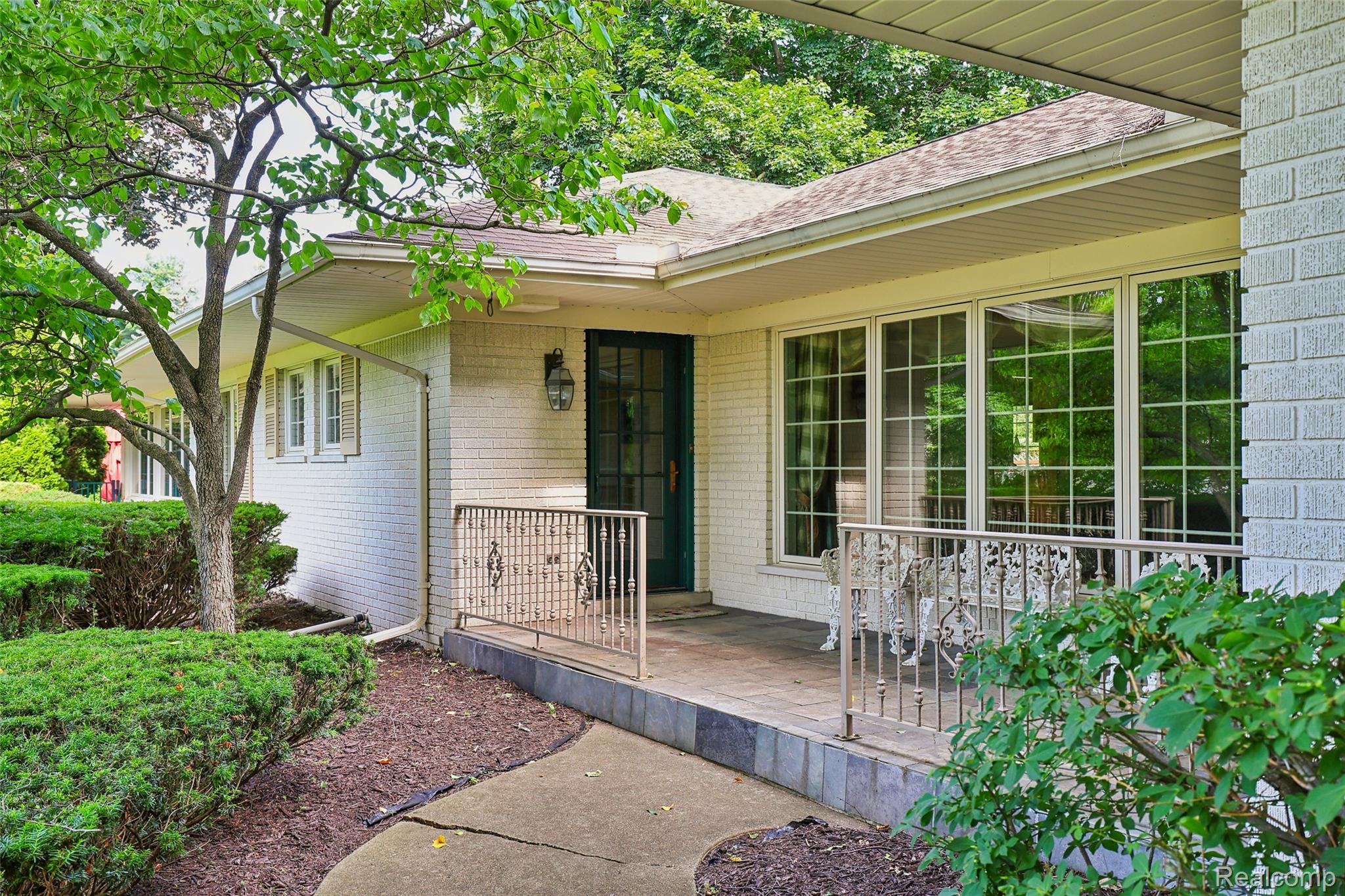 3821 Lakecrest Drive Drive Property Photo 5