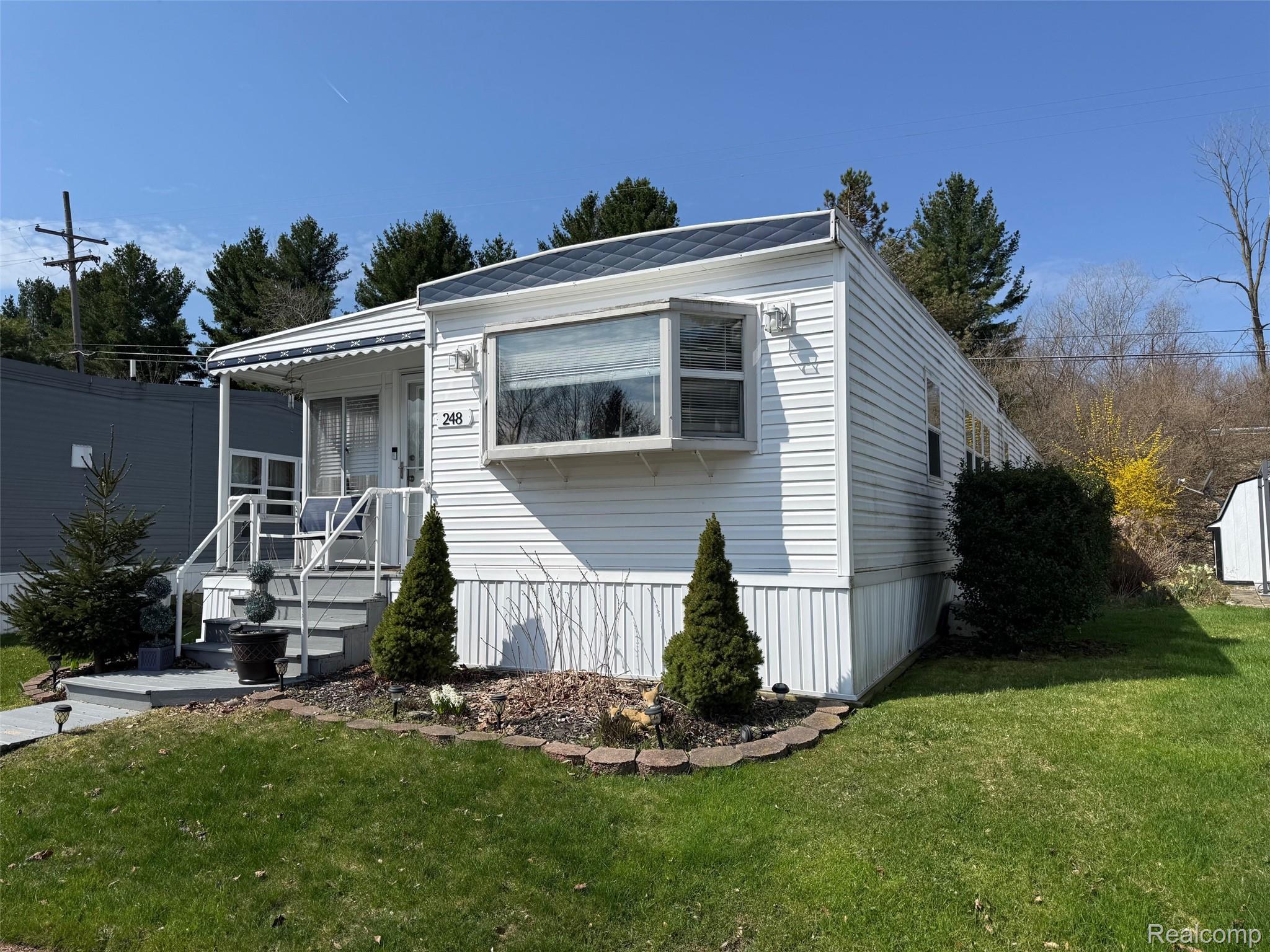 248 Shoreline Dr W. Property Photo 2