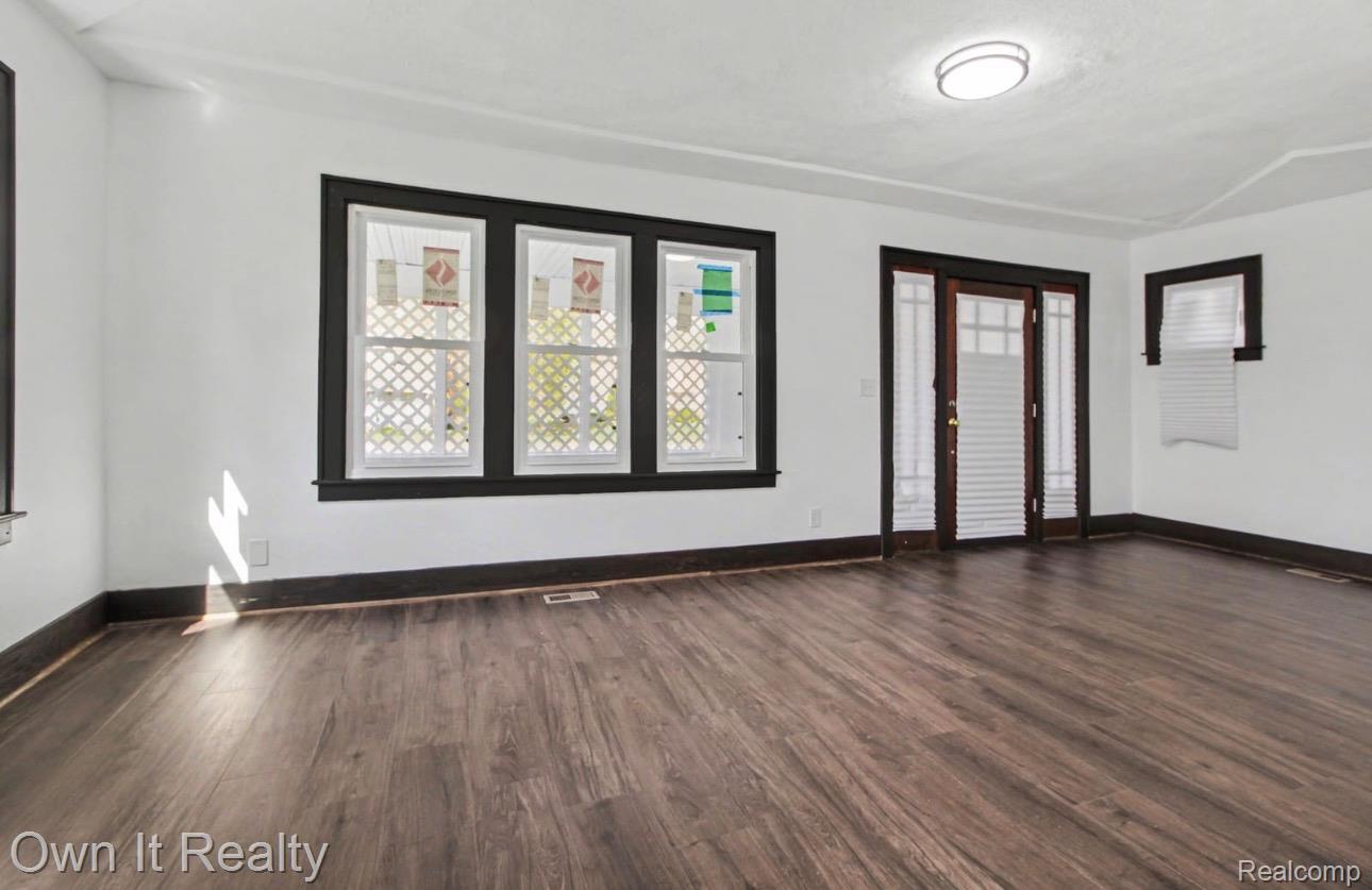 6023 Wayne Road Property Photo 5