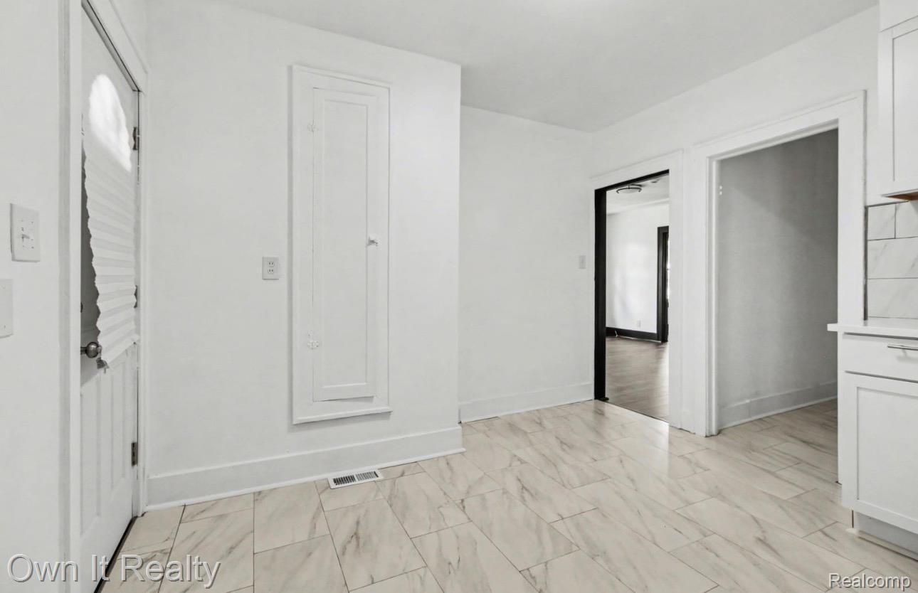 6023 Wayne Road Property Photo 17