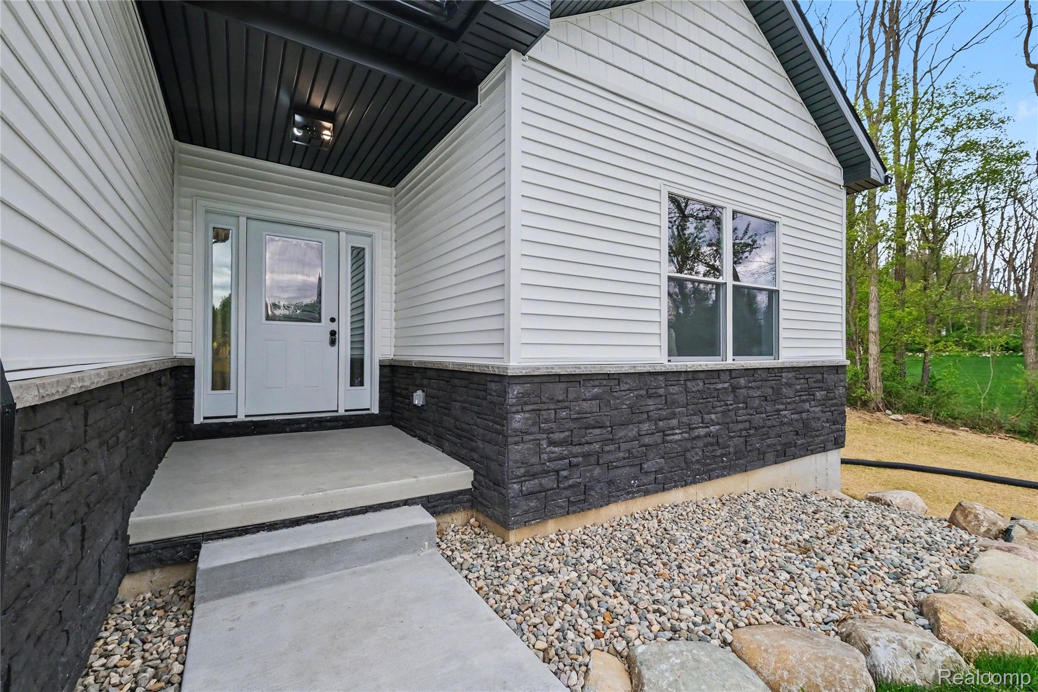 17311 Timber Creek Property Photo 2