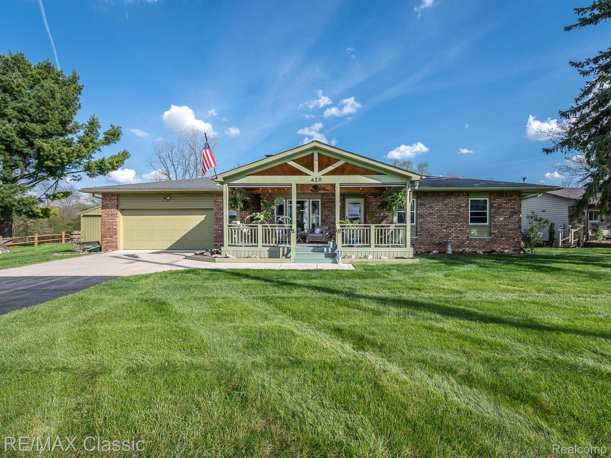 428 E Shore Drive Property Photo 1