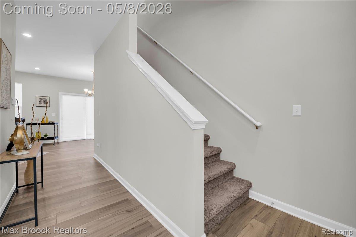 240 W Wilson Property Photo 11