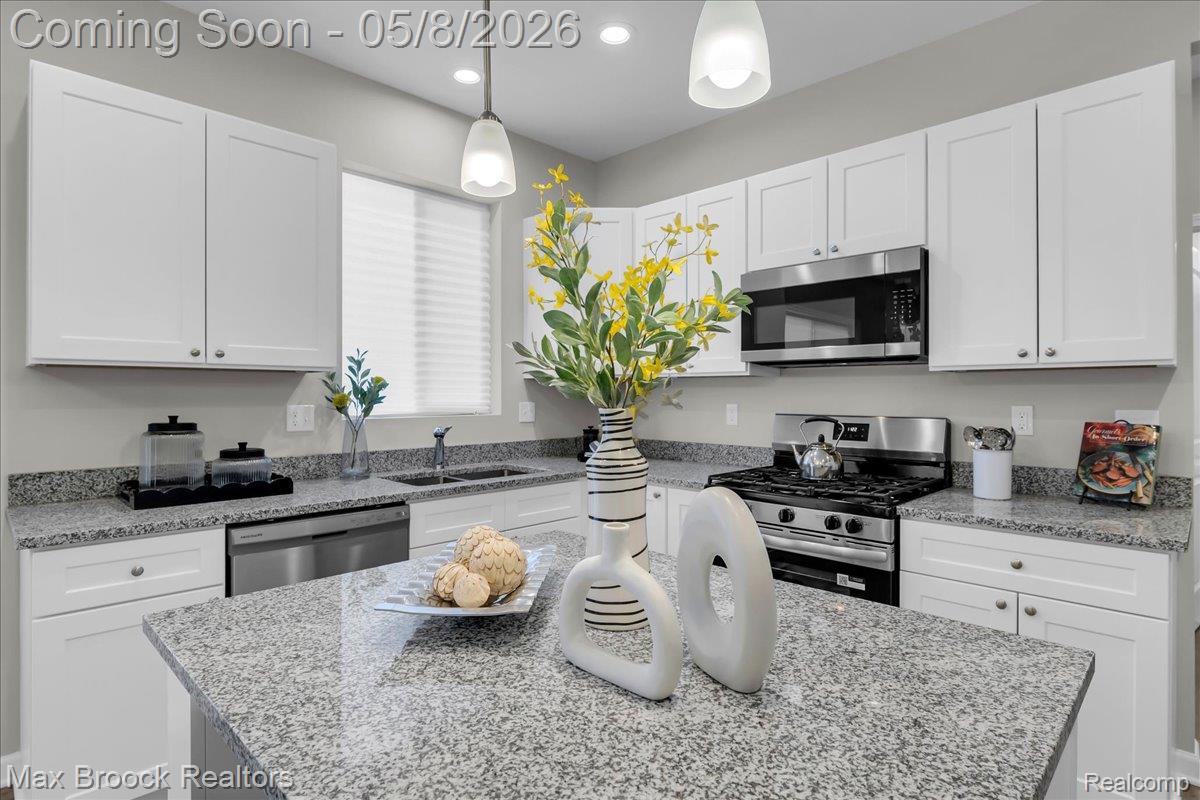 240 W Wilson Property Photo 19