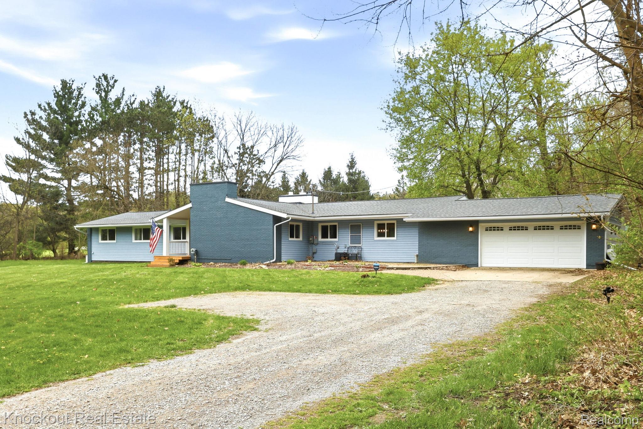 12452 Canada Road Property Photo 1