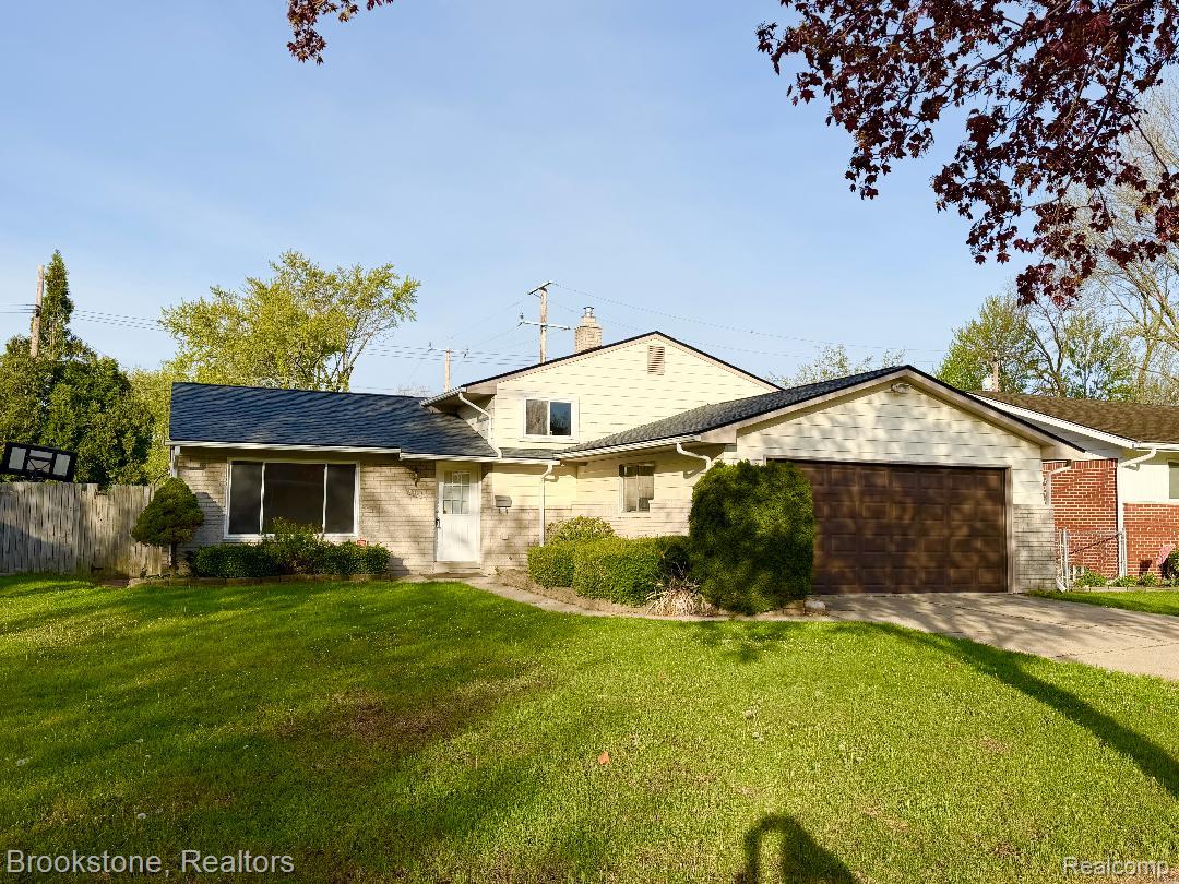 8912 Ardel Drive Property Photo 2