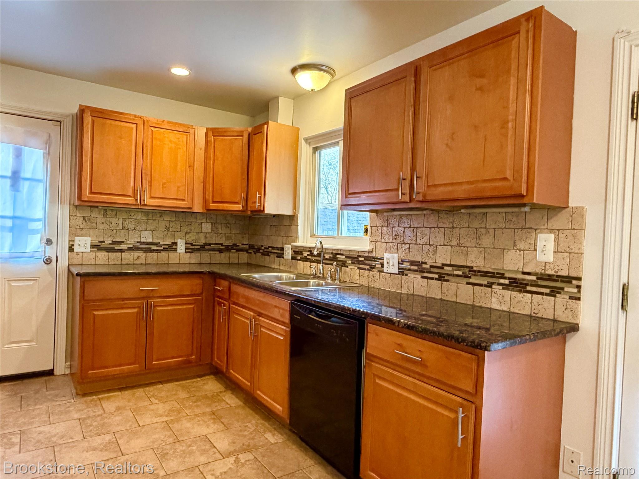 8912 Ardel Drive Property Photo 7