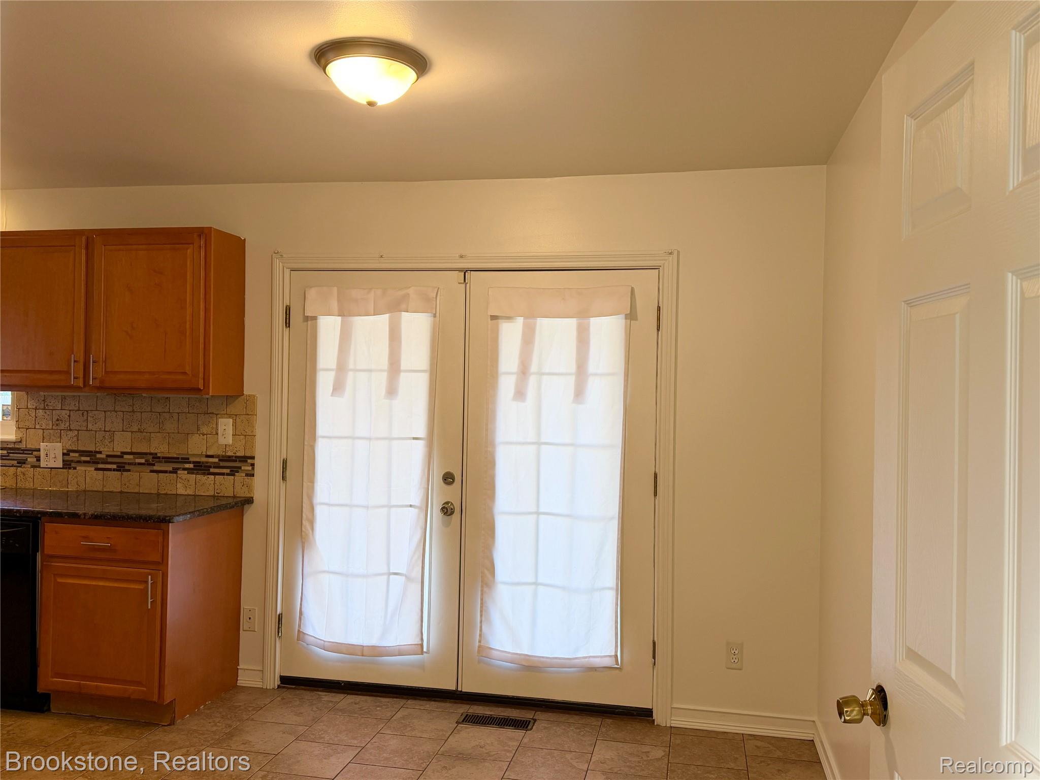 8912 Ardel Drive Property Photo 9