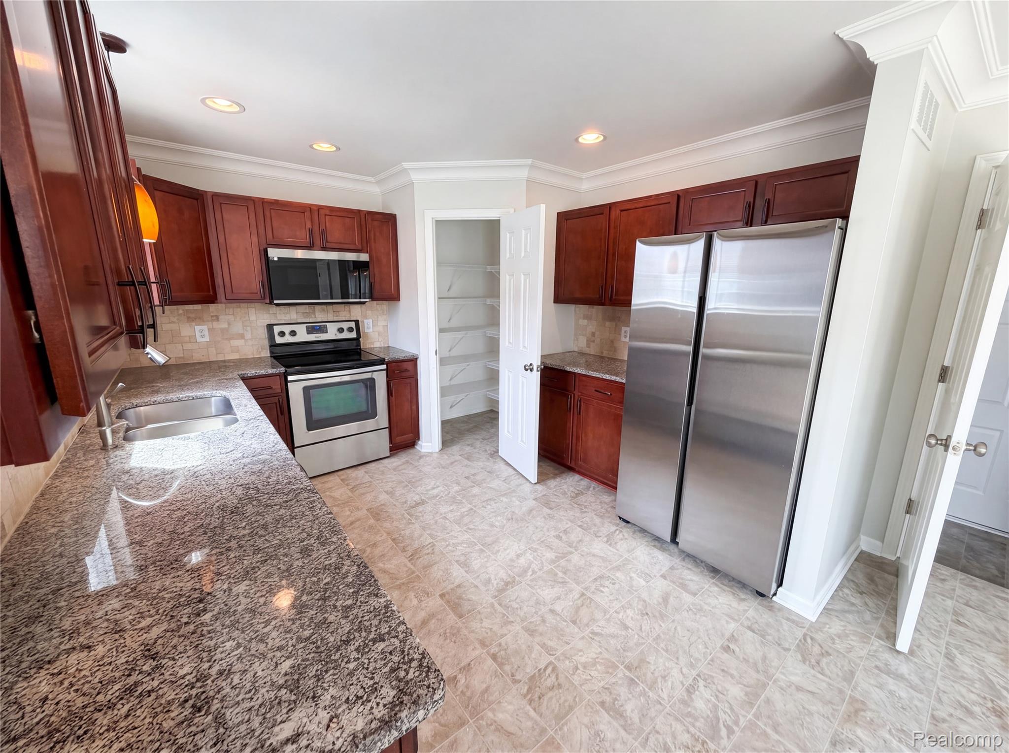 42824 Greystone Drive Property Photo 11