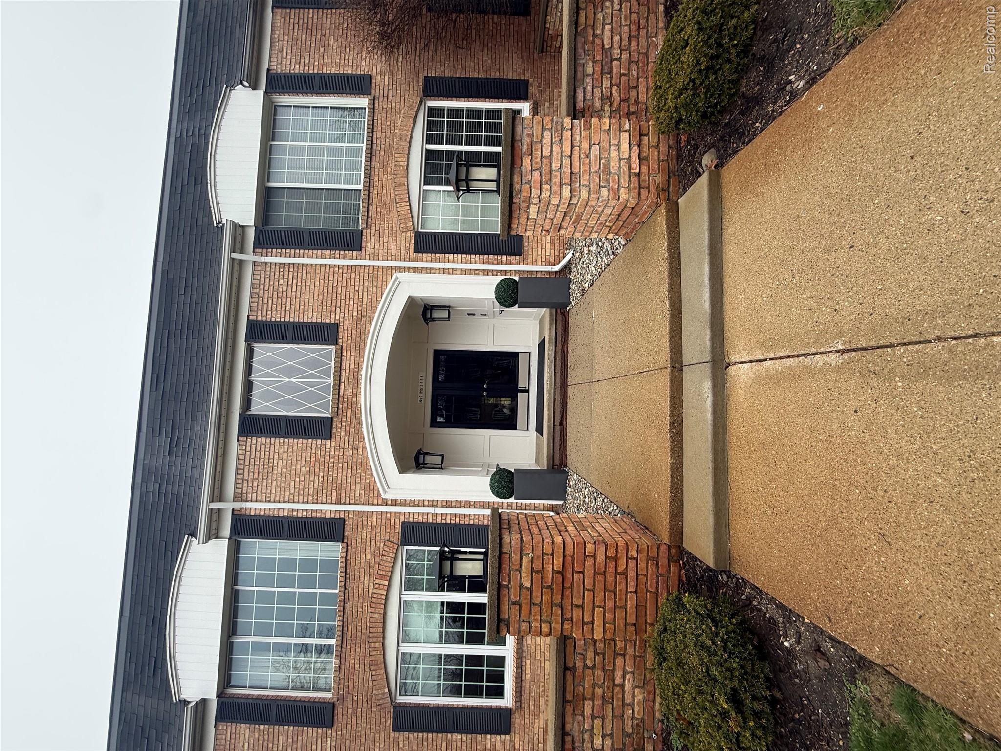 150 E Long Lake Road Property Photo 1