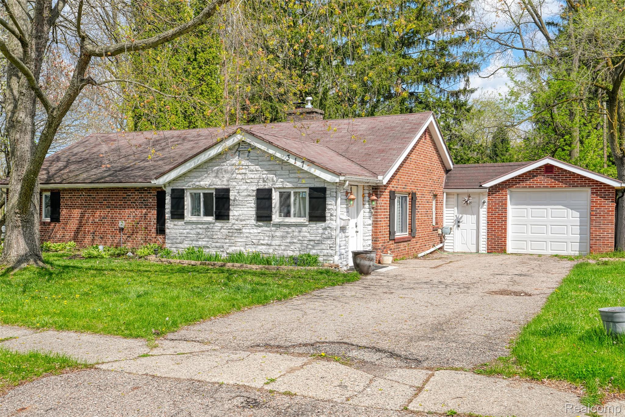317 Crossman Street Property Photo 1