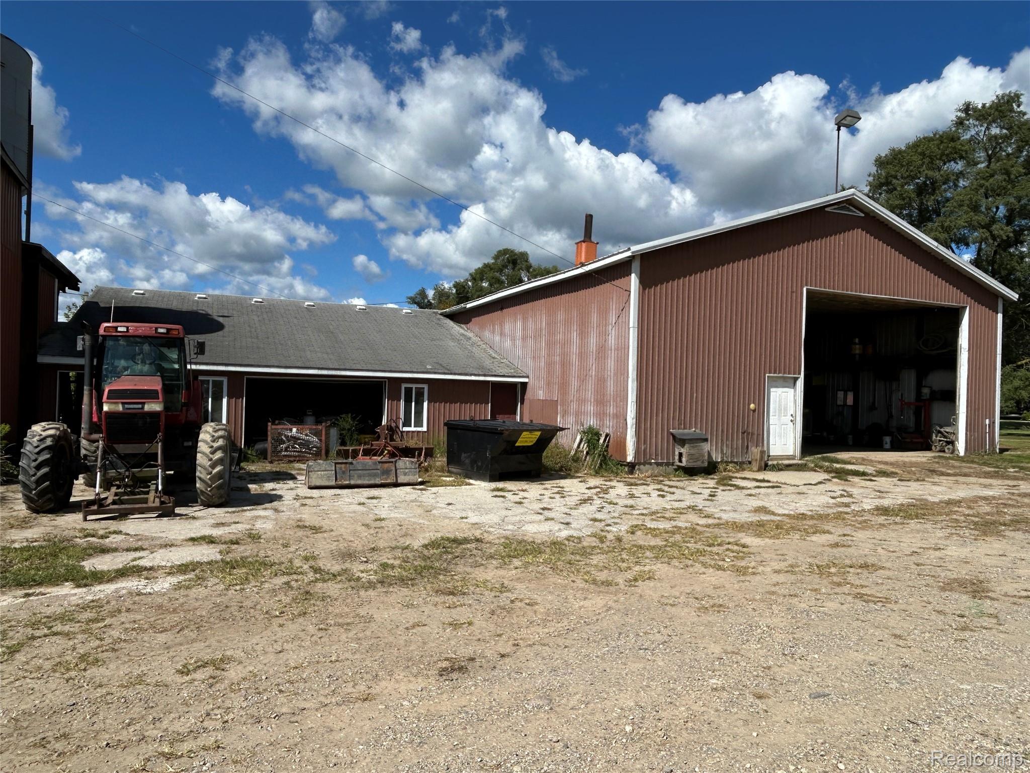 16465 Almont Property Photo 2