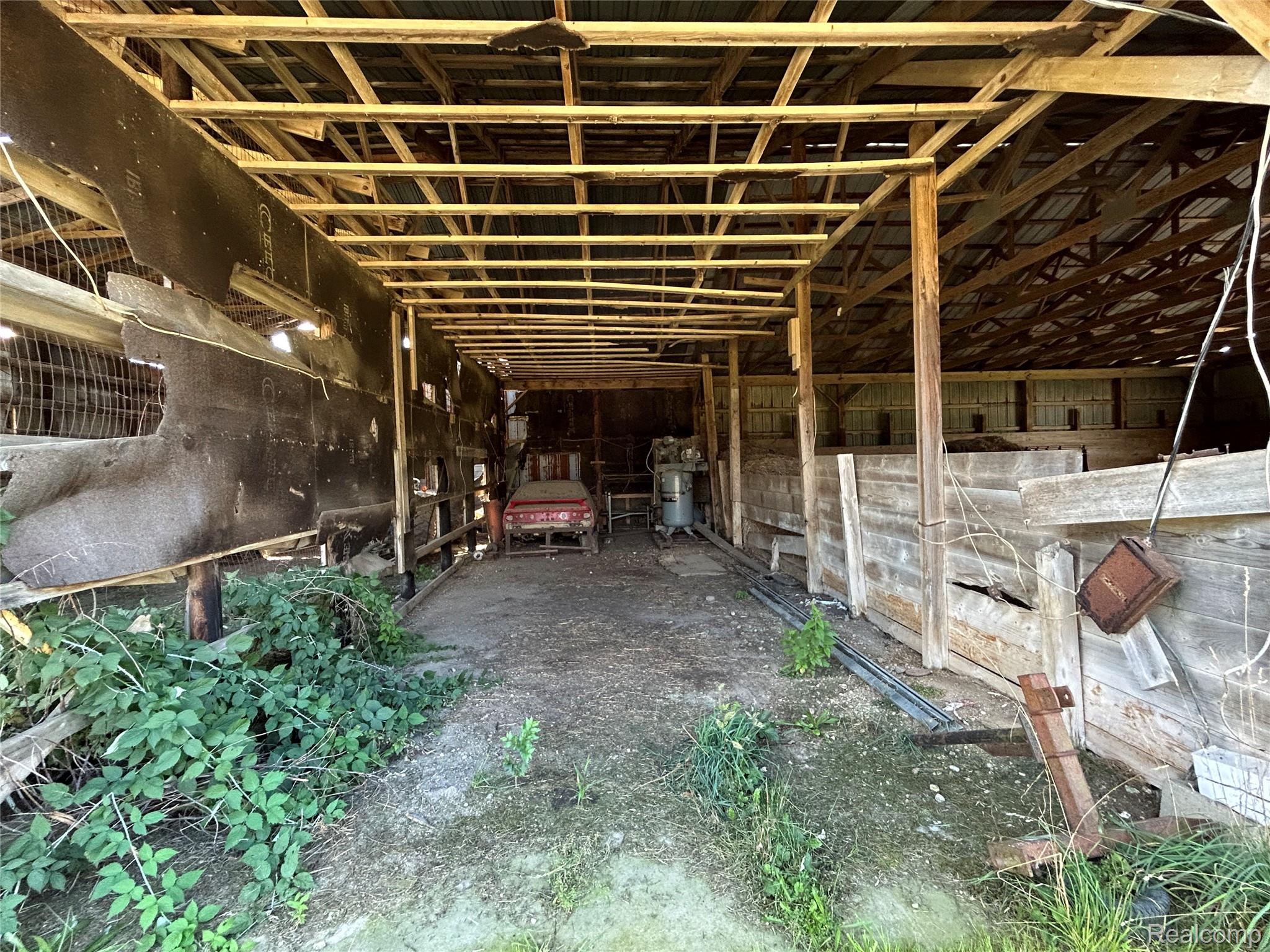 16465 Almont Property Photo 3