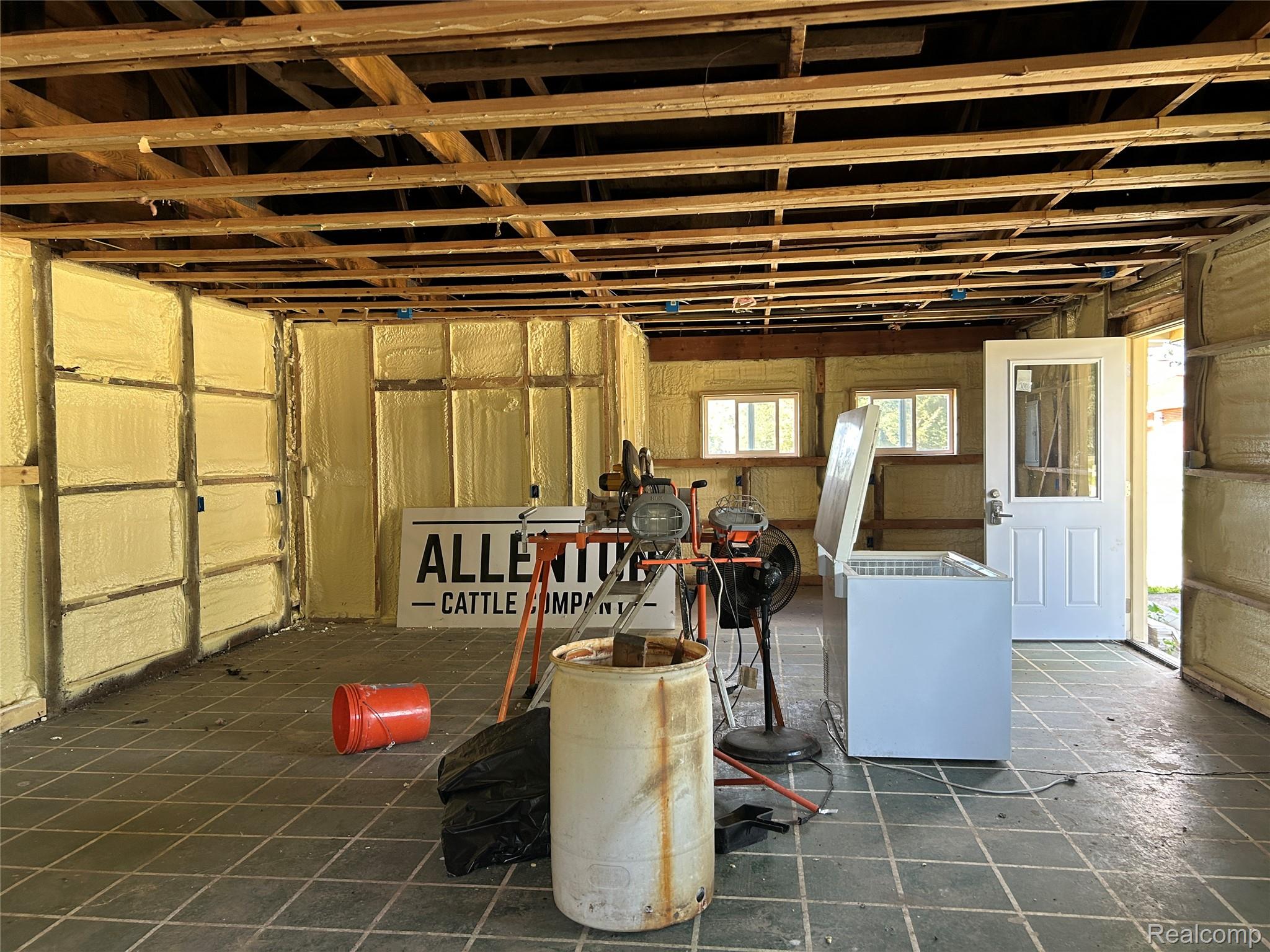 16465 Almont Property Photo 6
