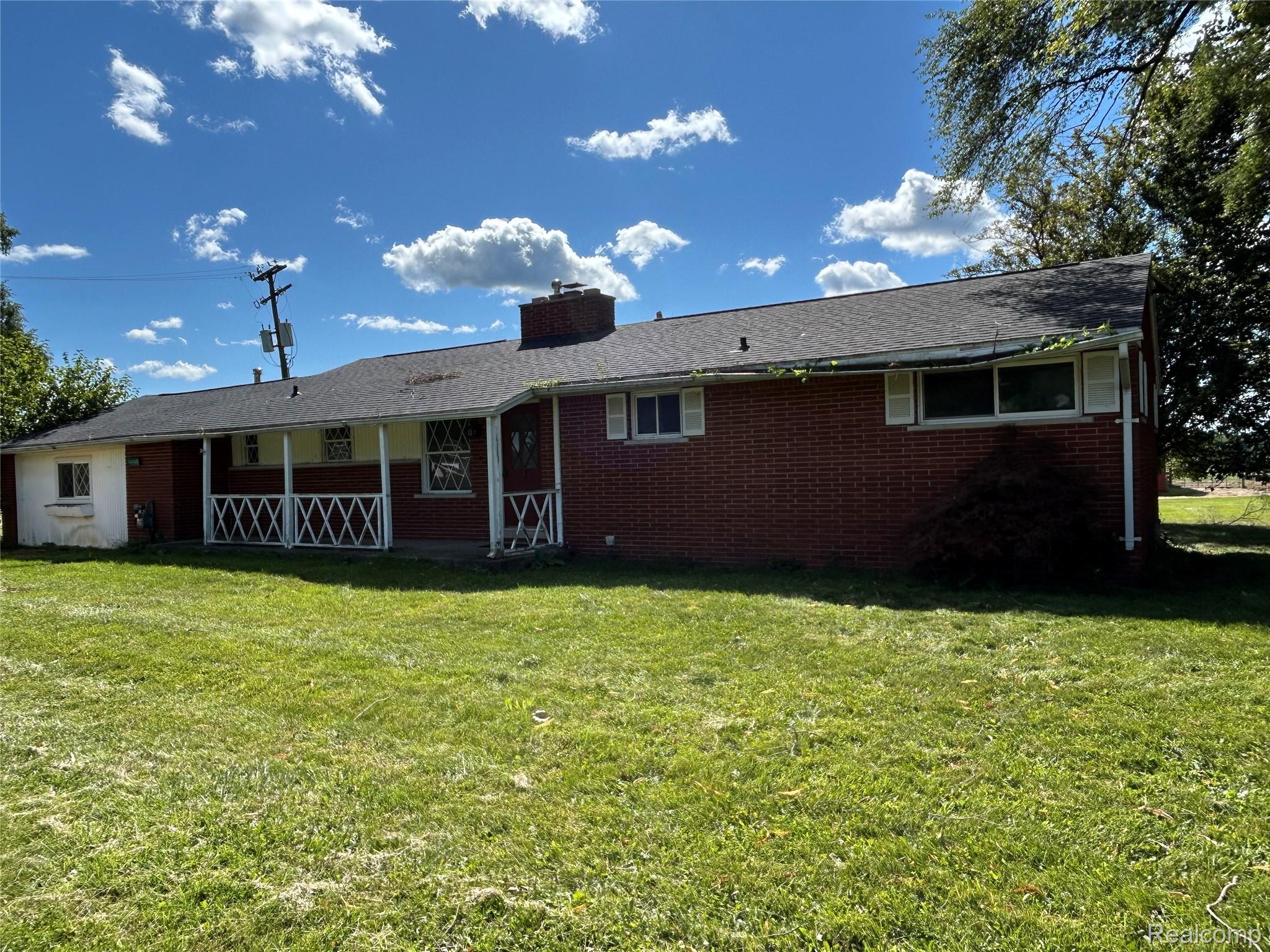 16465 Almont Property Photo 9