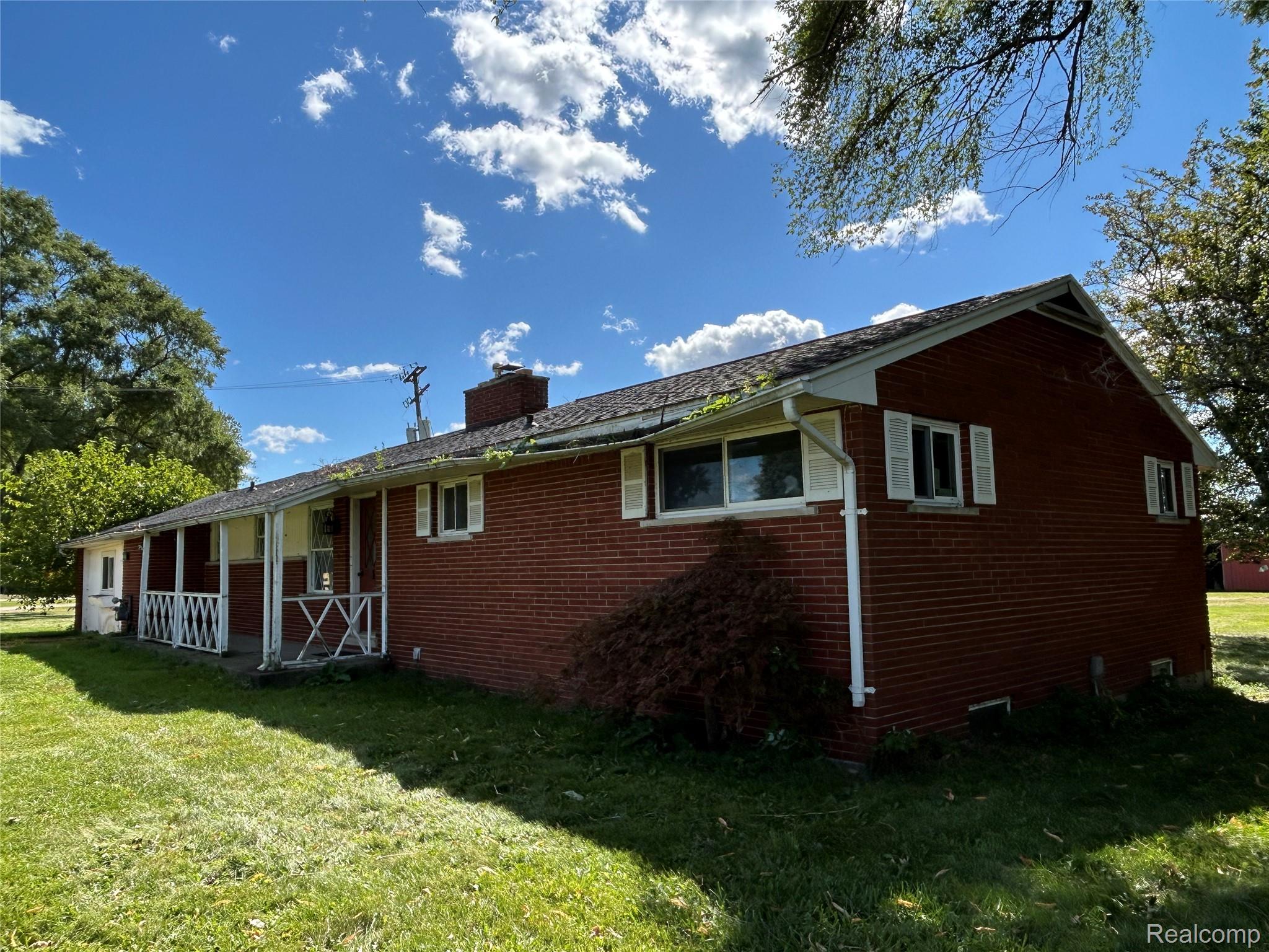 16465 Almont Property Photo 10
