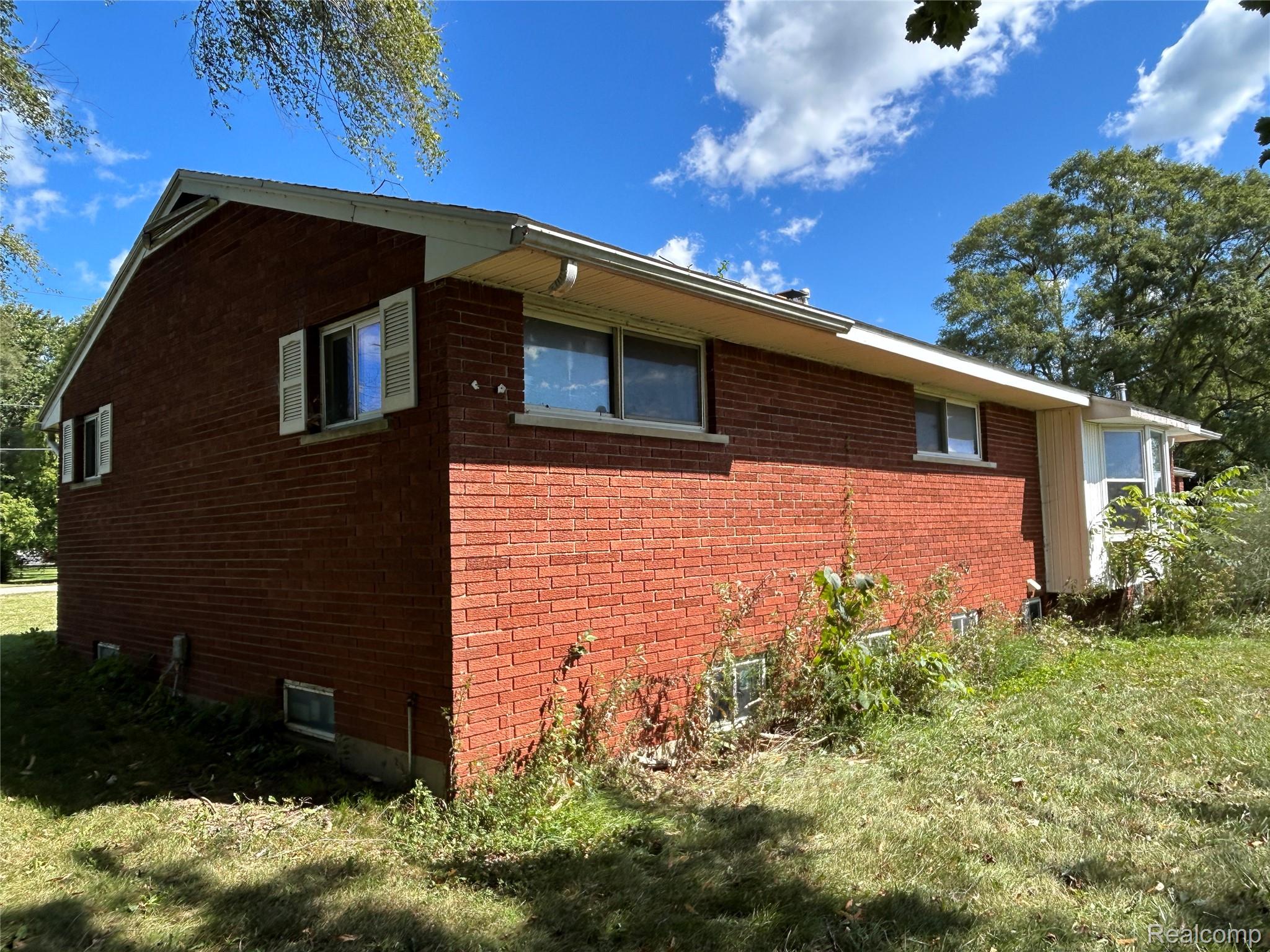 16465 Almont Property Photo 11
