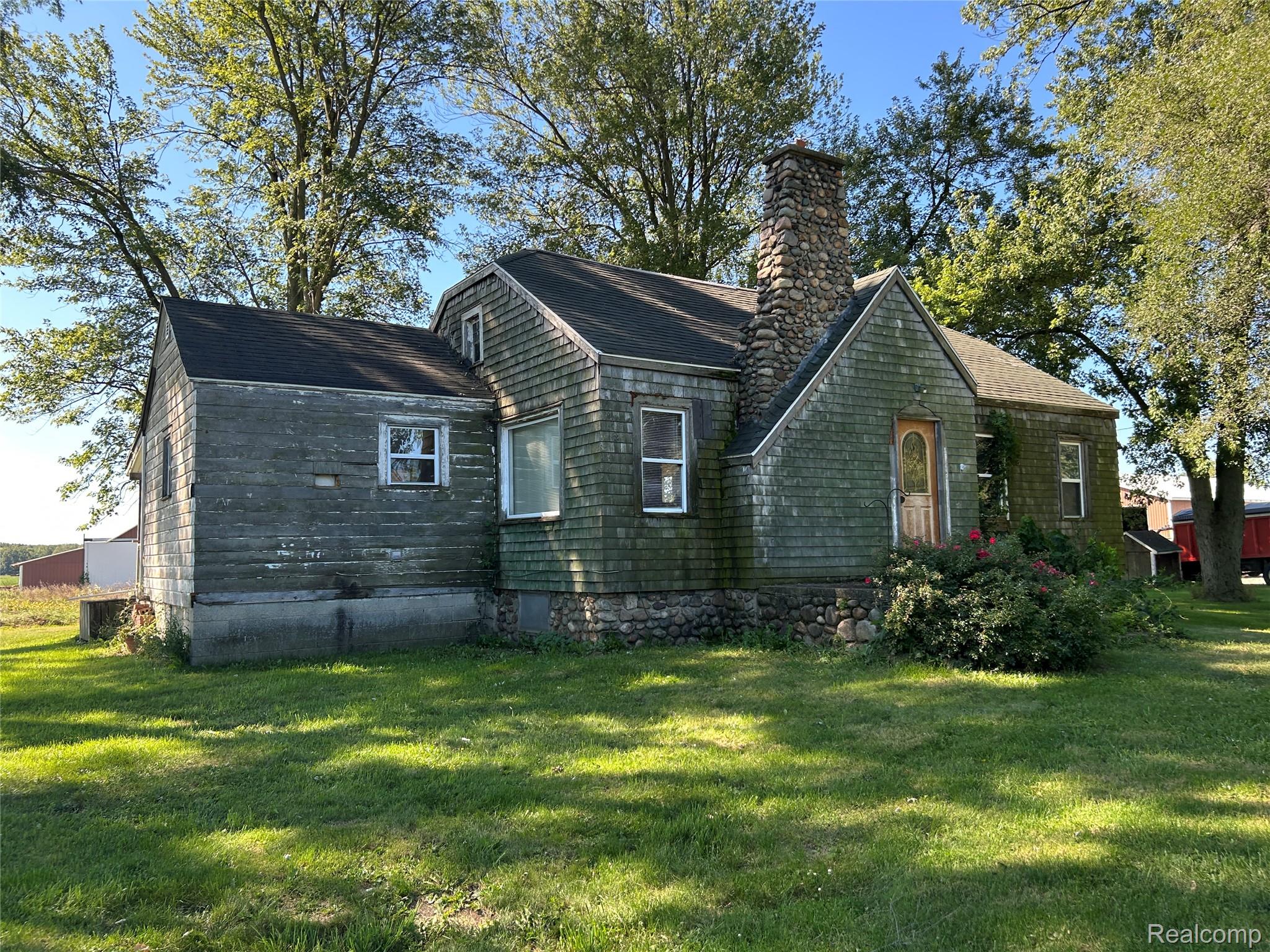 16465 Almont Property Photo 15