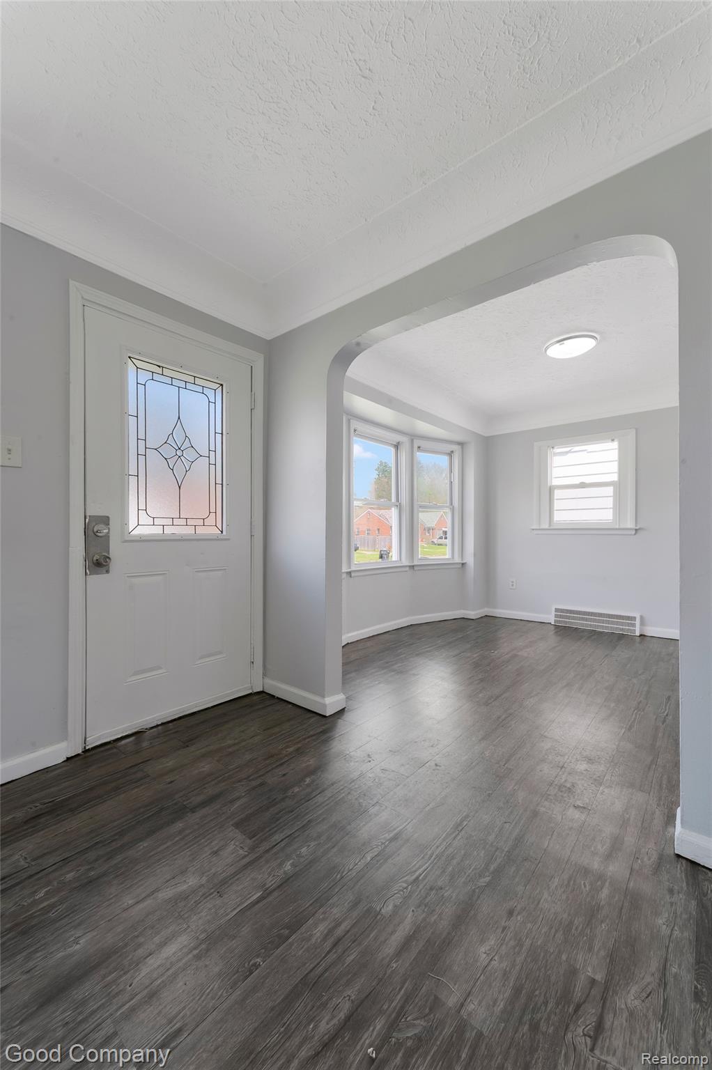 12030 Winthrop Street Property Photo 4