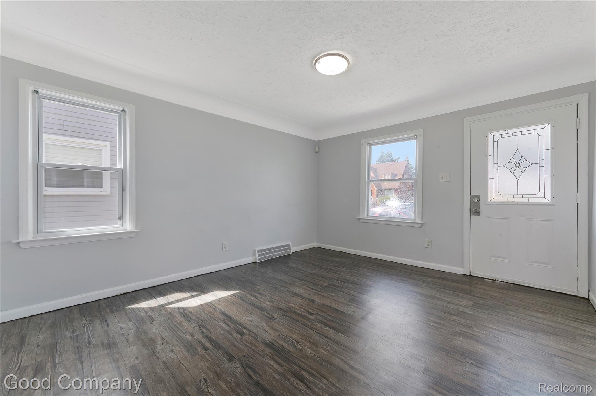 12030 Winthrop Street Property Photo 6