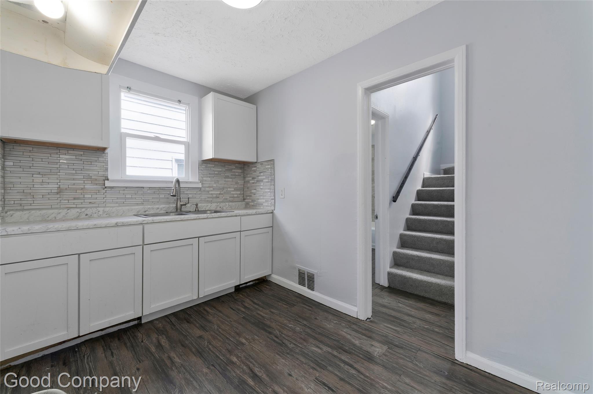 12030 Winthrop Street Property Photo 11