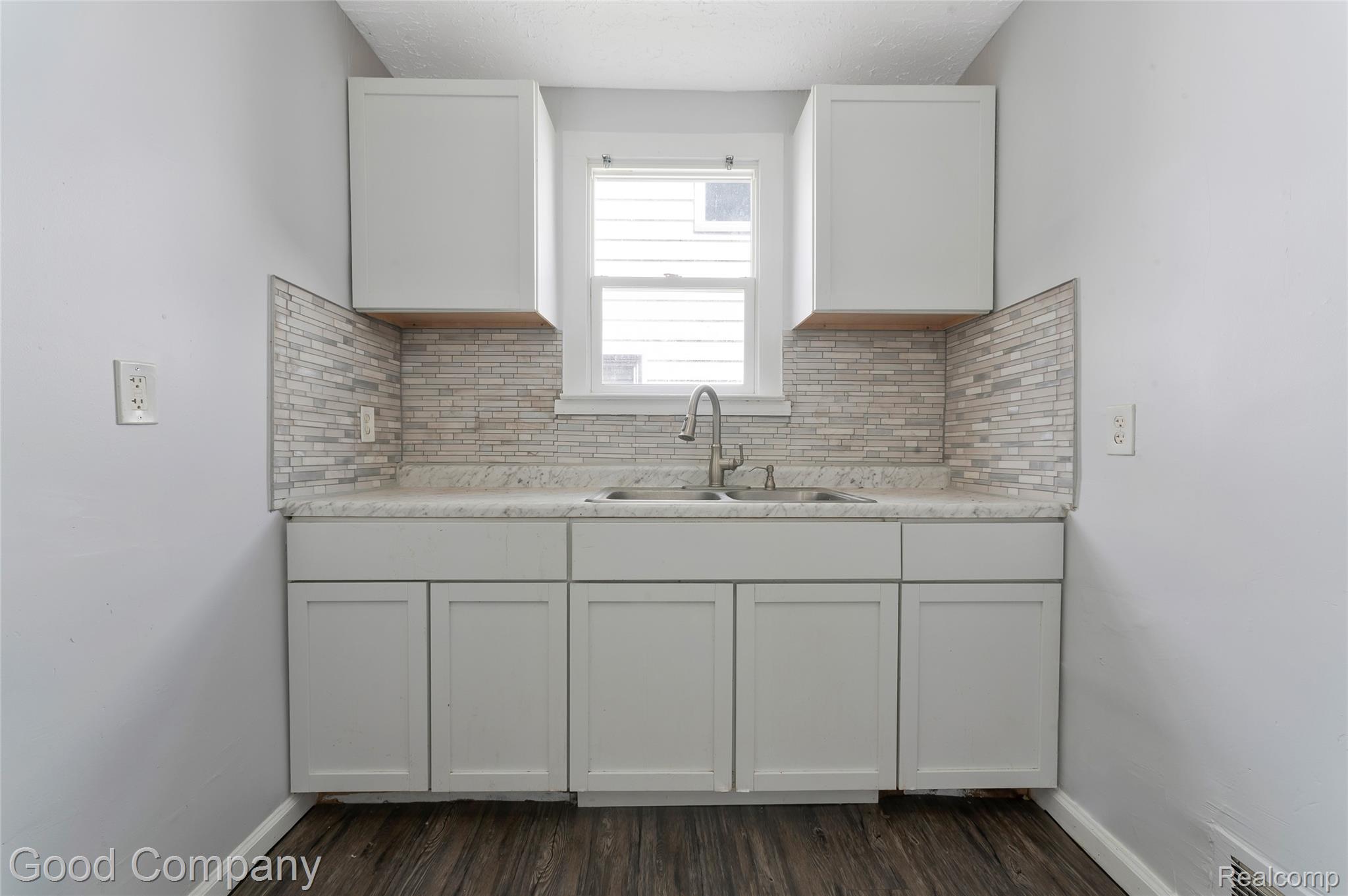 12030 Winthrop Street Property Photo 12