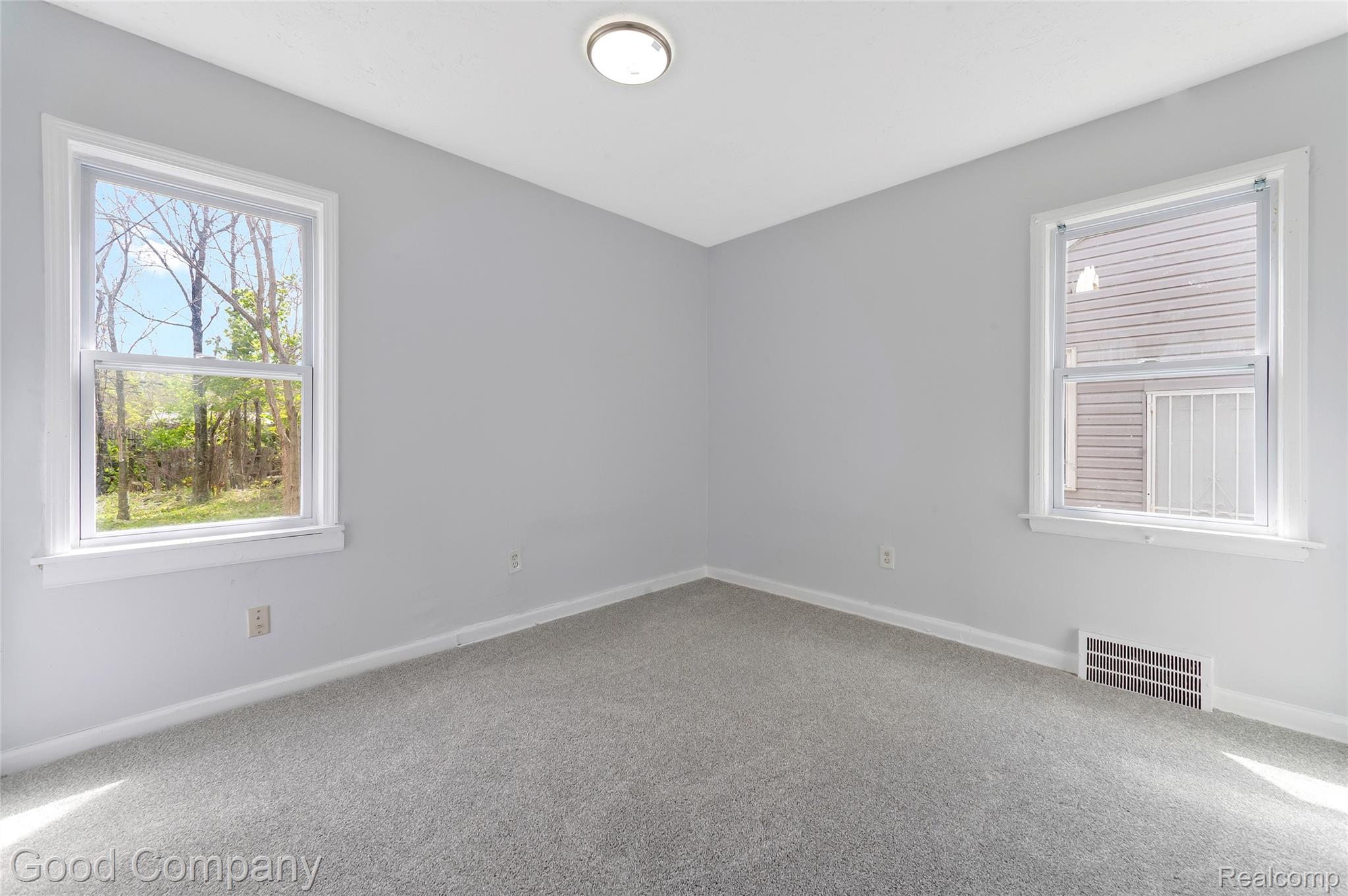 12030 Winthrop Street Property Photo 16