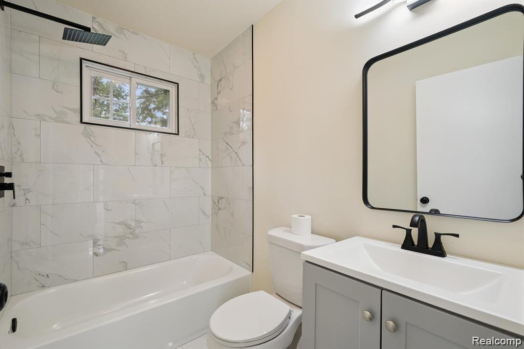 15876 Burt Road Property Photo 10
