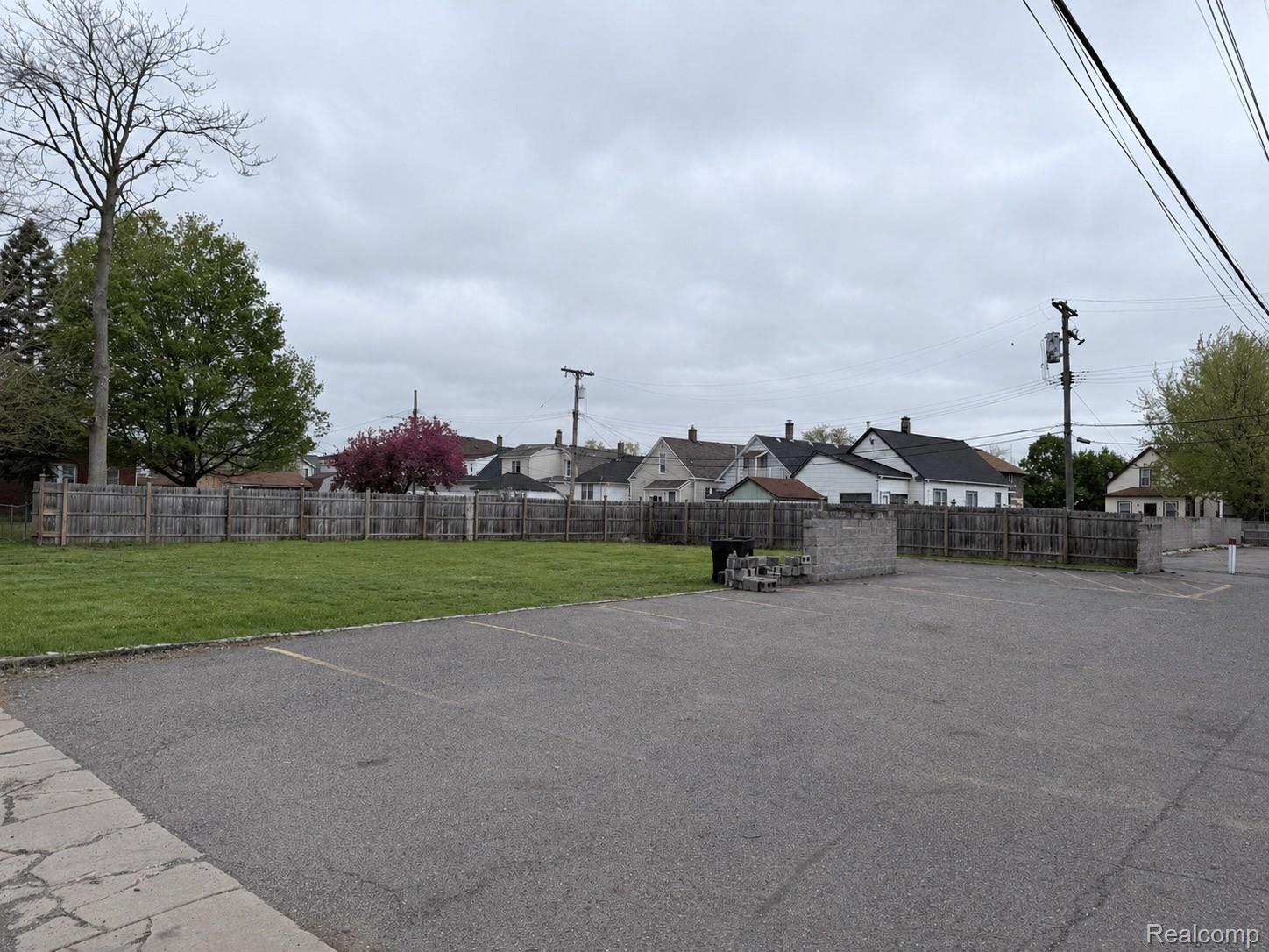 11032 W Jefferson Avenue Property Photo 14