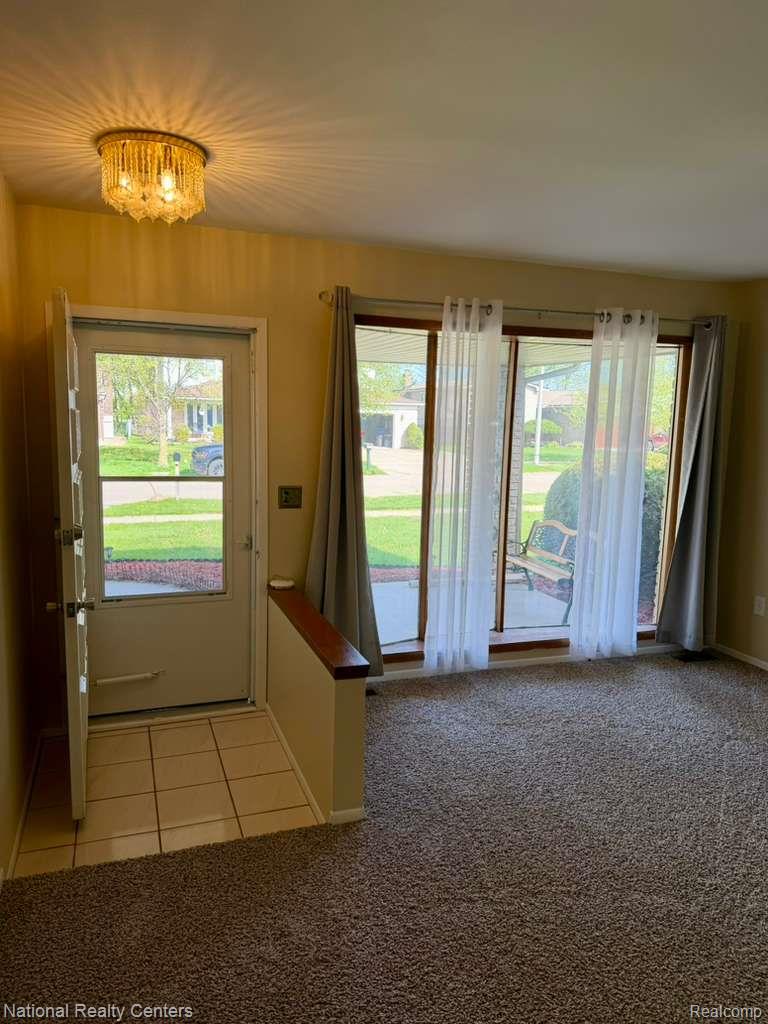 5739 Willow Creek Drive Property Photo 3