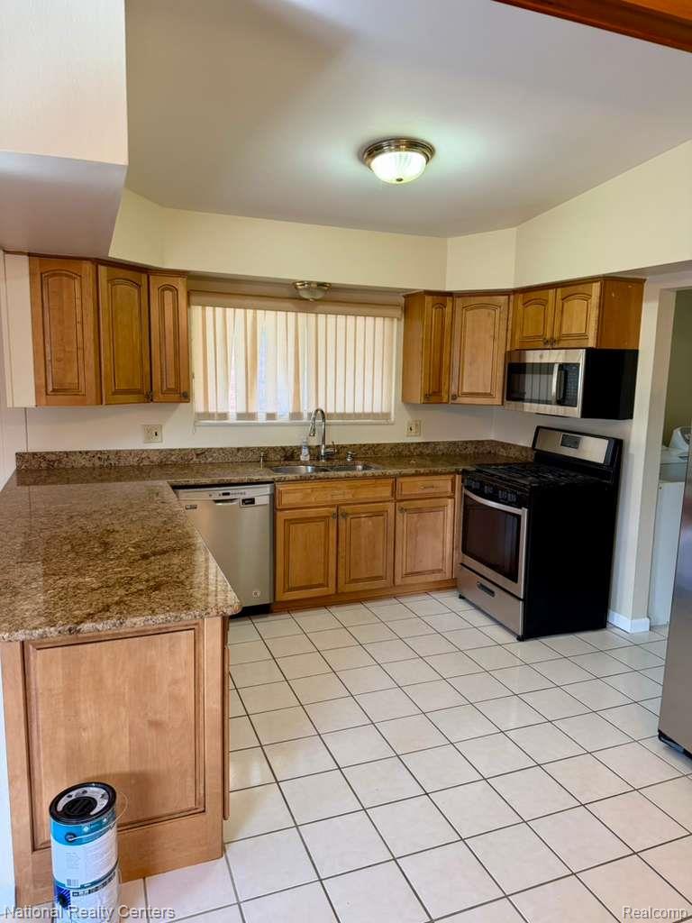 5739 Willow Creek Drive Property Photo 5
