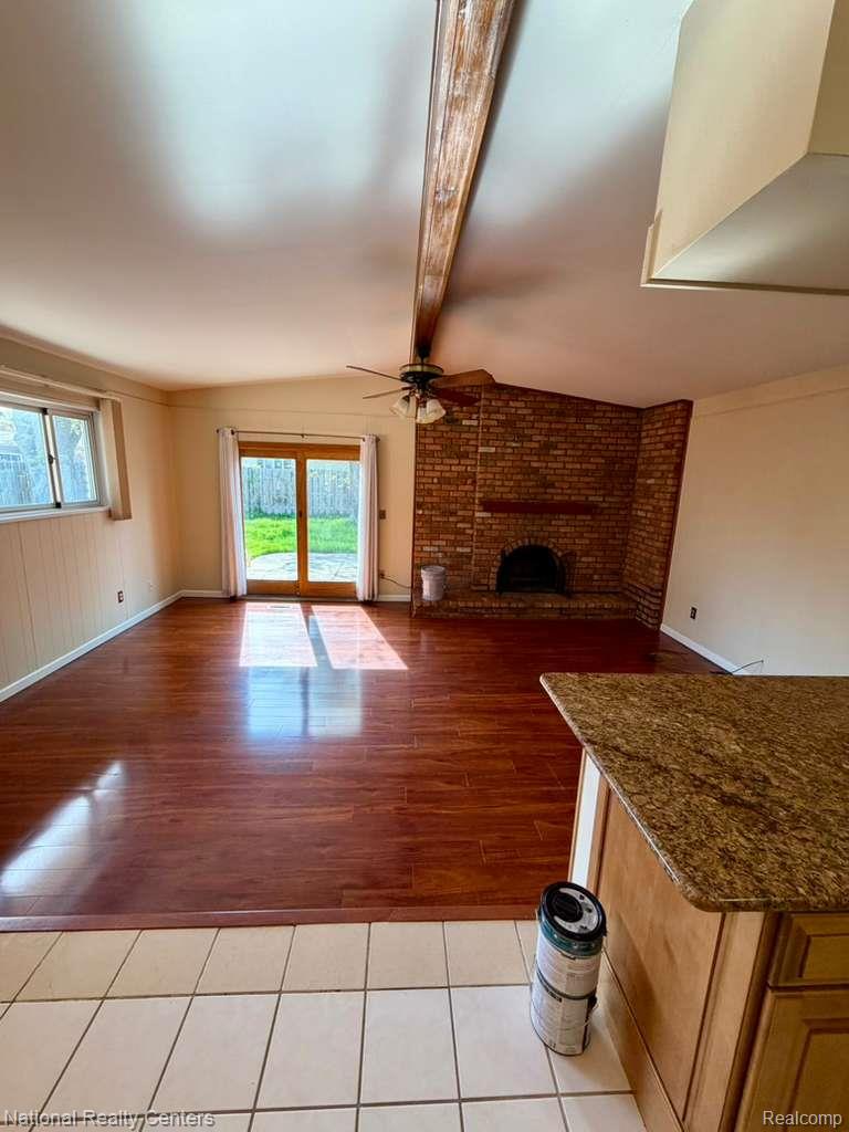 5739 Willow Creek Drive Property Photo 7